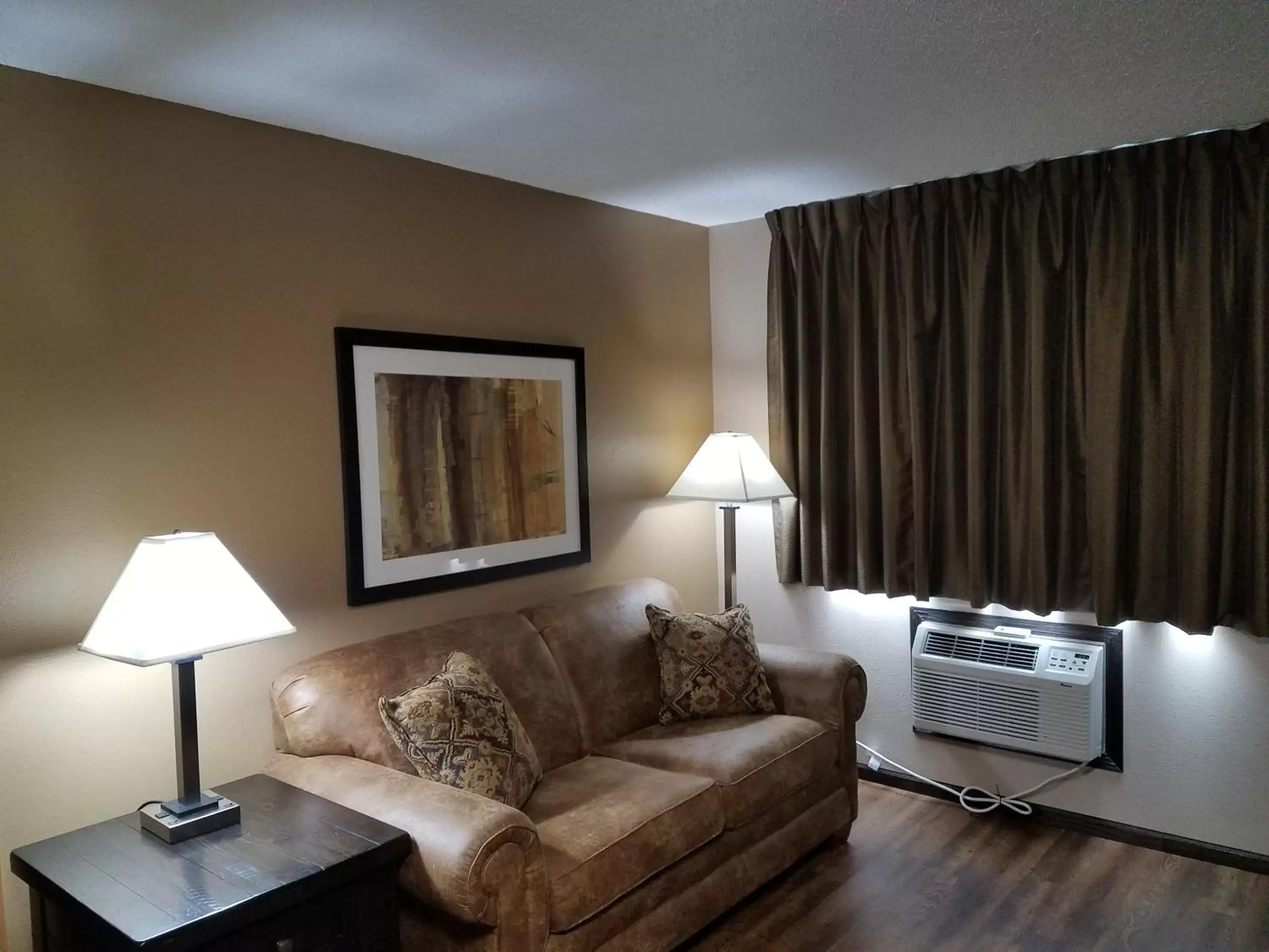 Living room, Seating Area in Americas Best Value Inn and Suites Bismarck