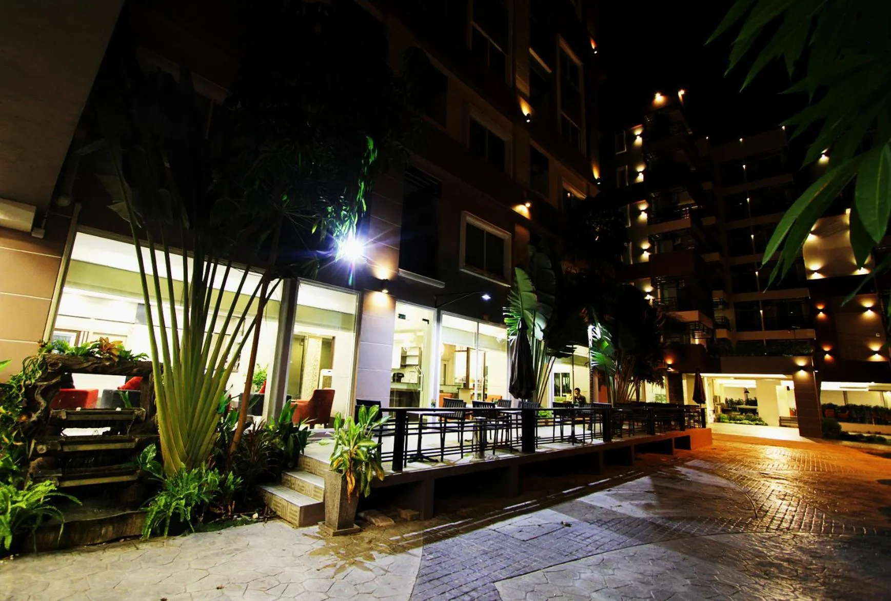 The Contrast i Hotel