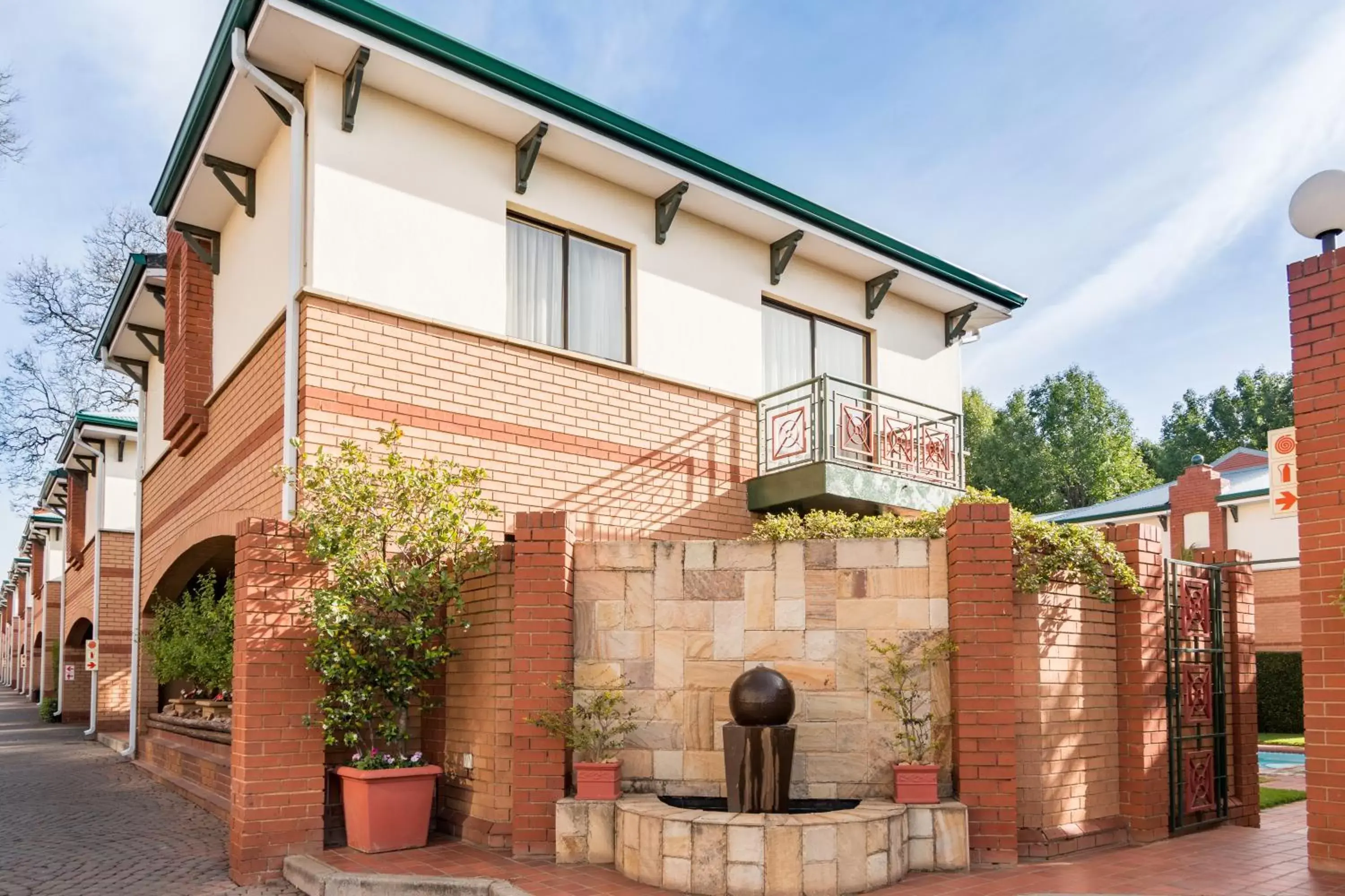 Property Building in Courtyard Hotel Rosebank