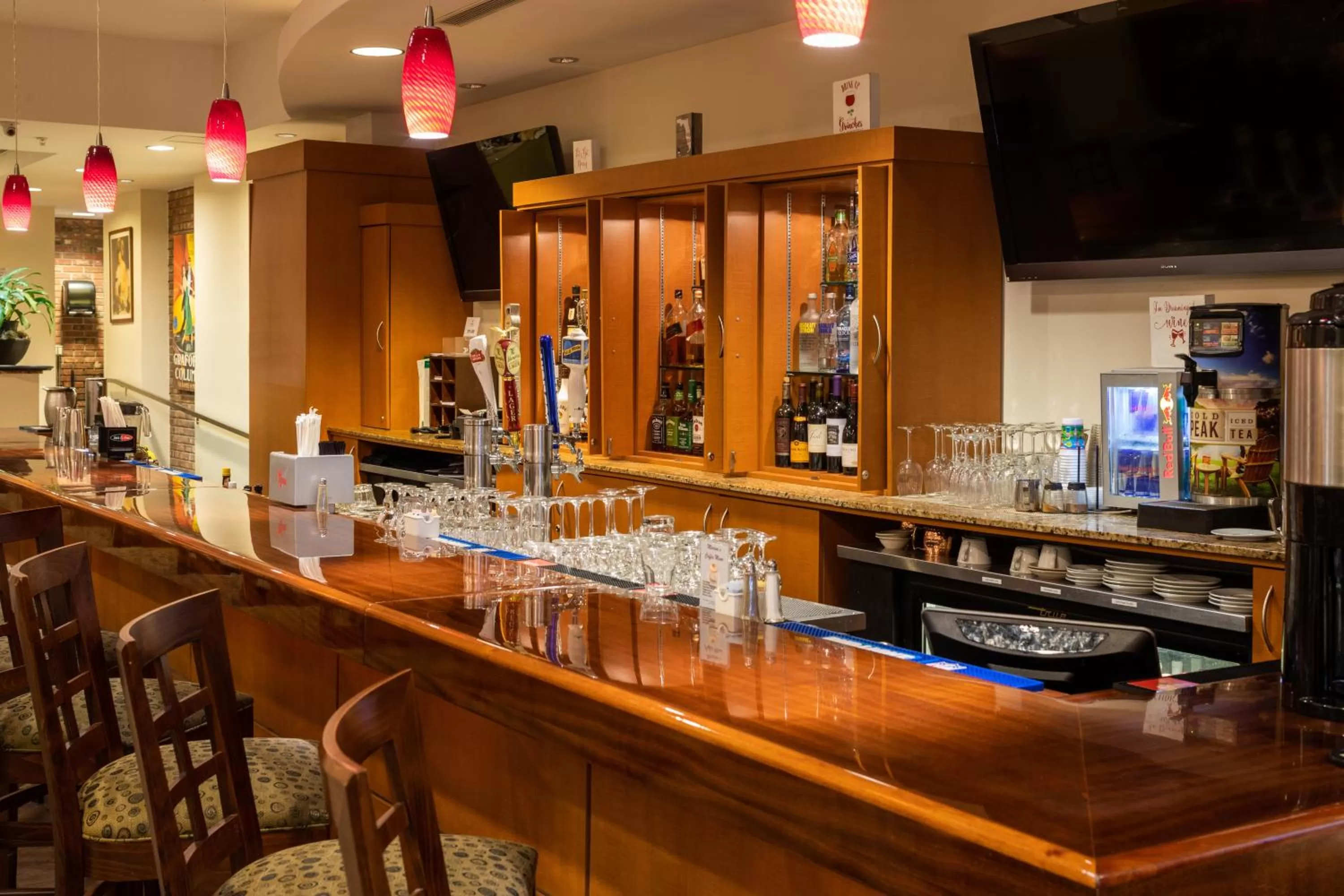 Lounge or bar in Holiday Inn Hotel Port of Miami-Downtown by IHG