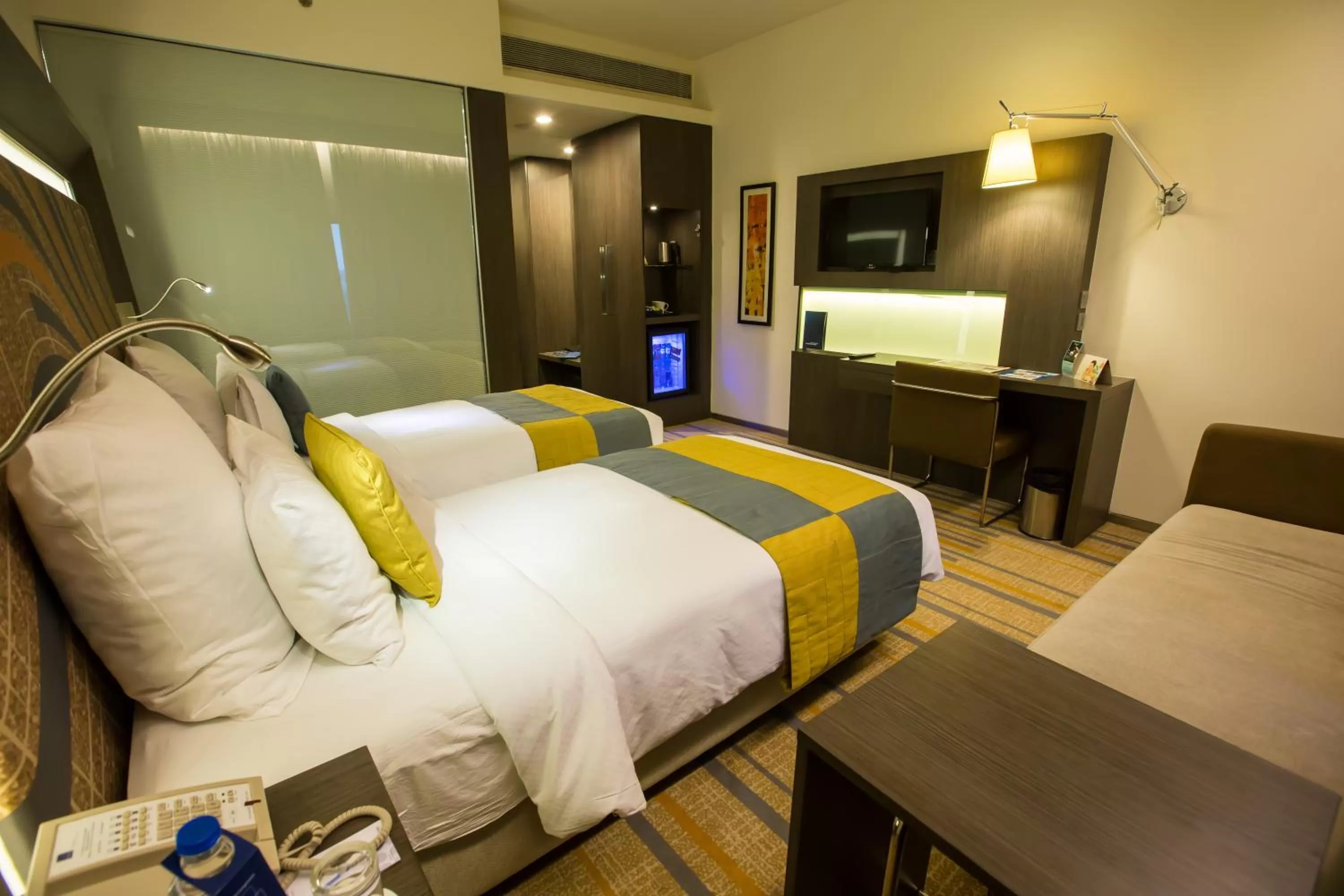 Coffee/tea facilities, Bed in Novotel Kolkata Hotel and Residences