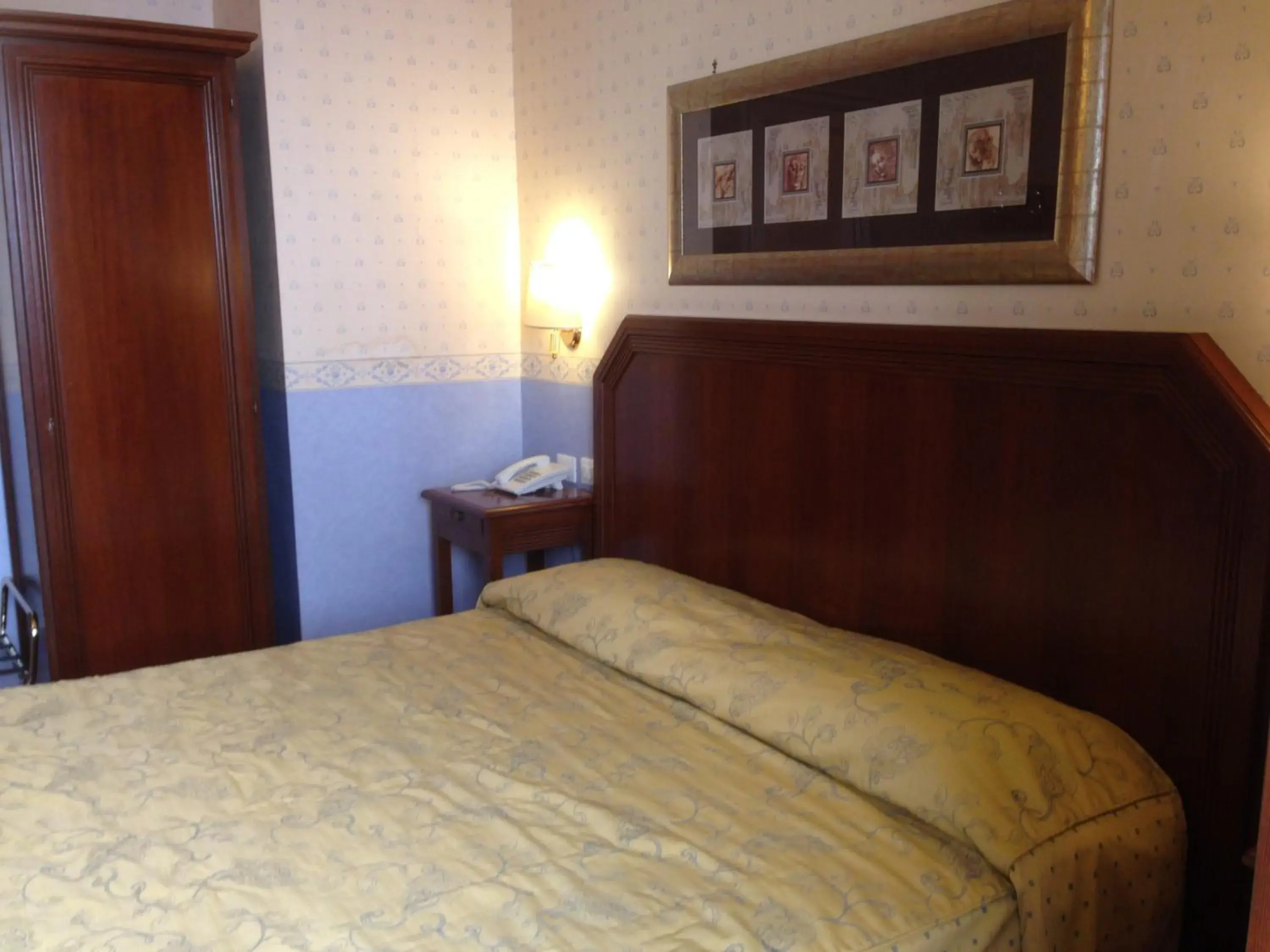 Photo of the whole room, Bed in Hotel Filippeschi