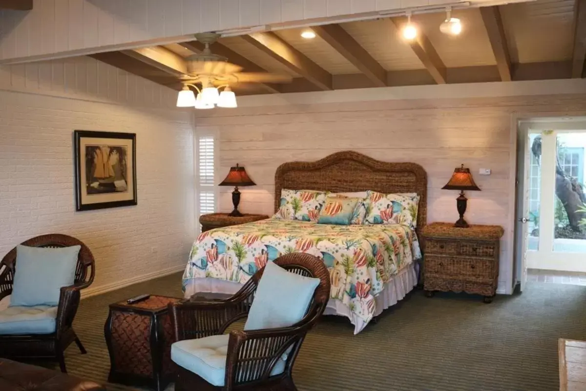 Bed in D&R Pelican Bay Resort