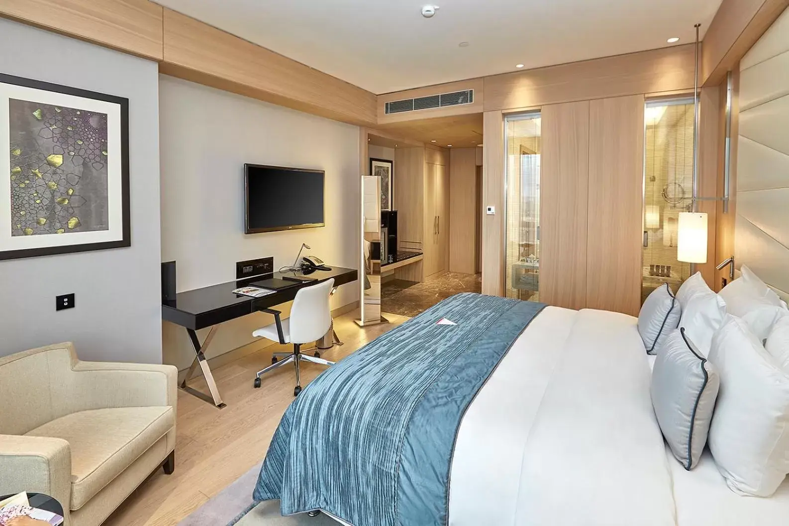 Bed, TV/Entertainment Center in Wyndham Grand Istanbul Levent