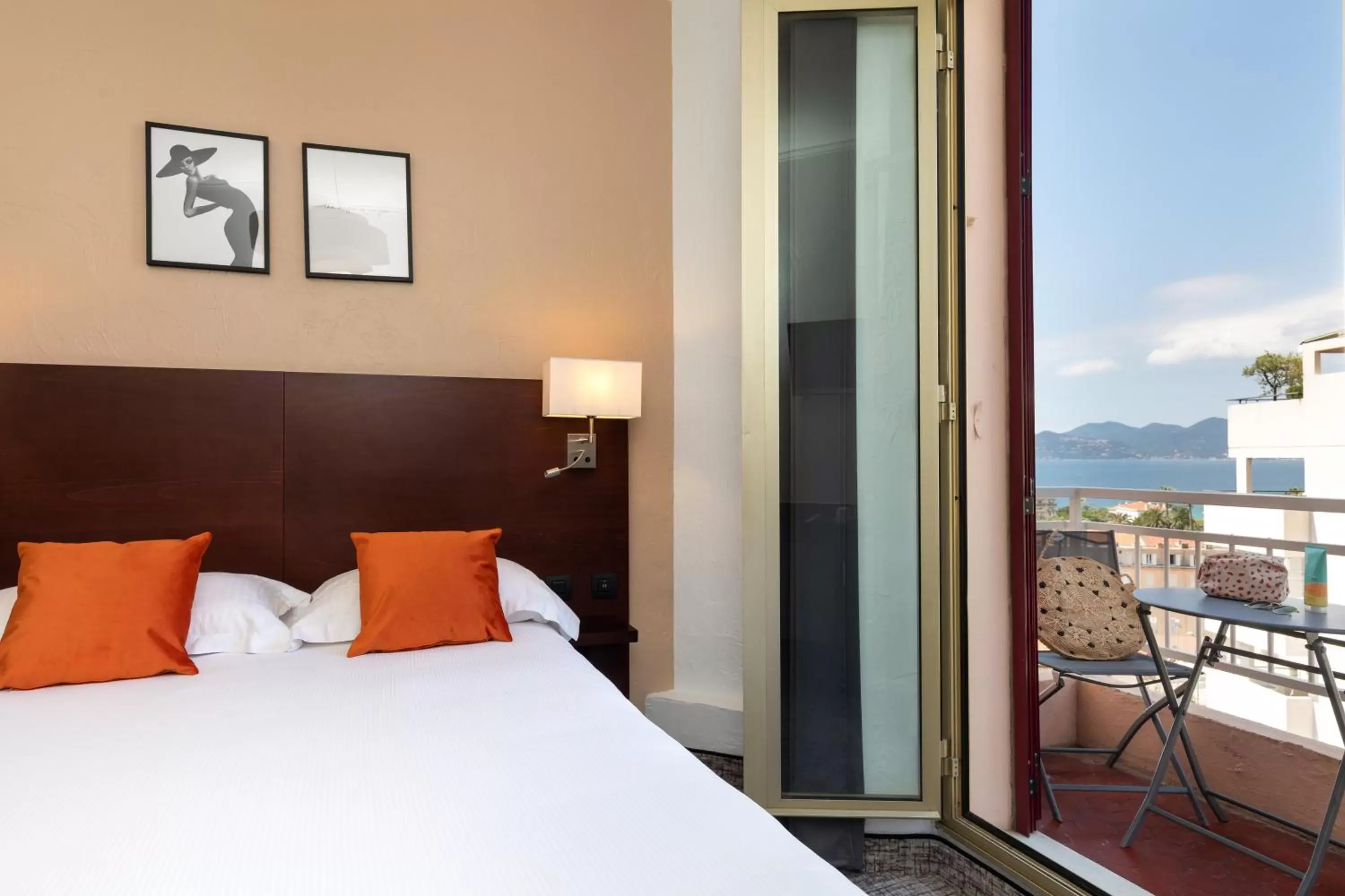 Bed in Best Western Hôtel des Orangers Cannes Bed in Best Western Hôtel des Orangers Cannes