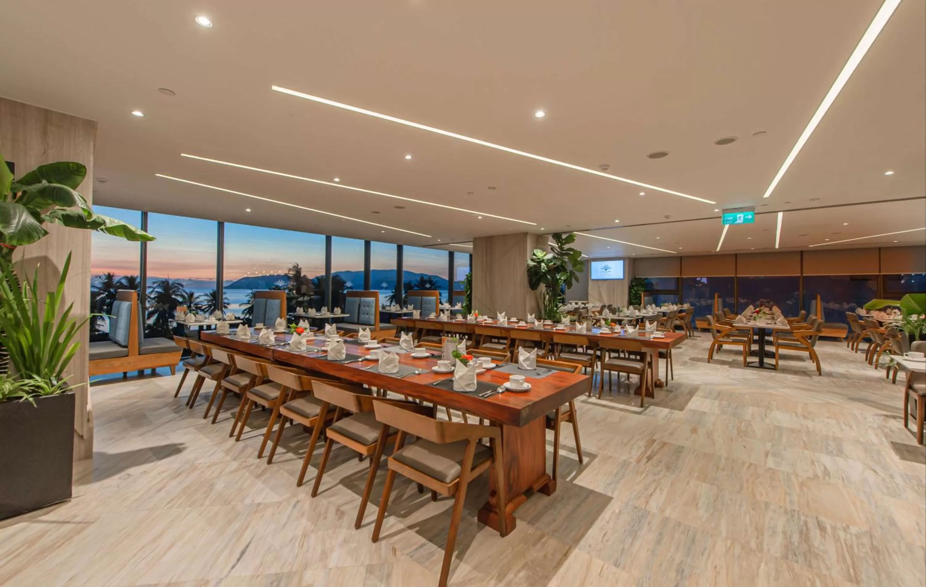 Restaurant/places to eat in Queen Ann Nha Trang Hotel