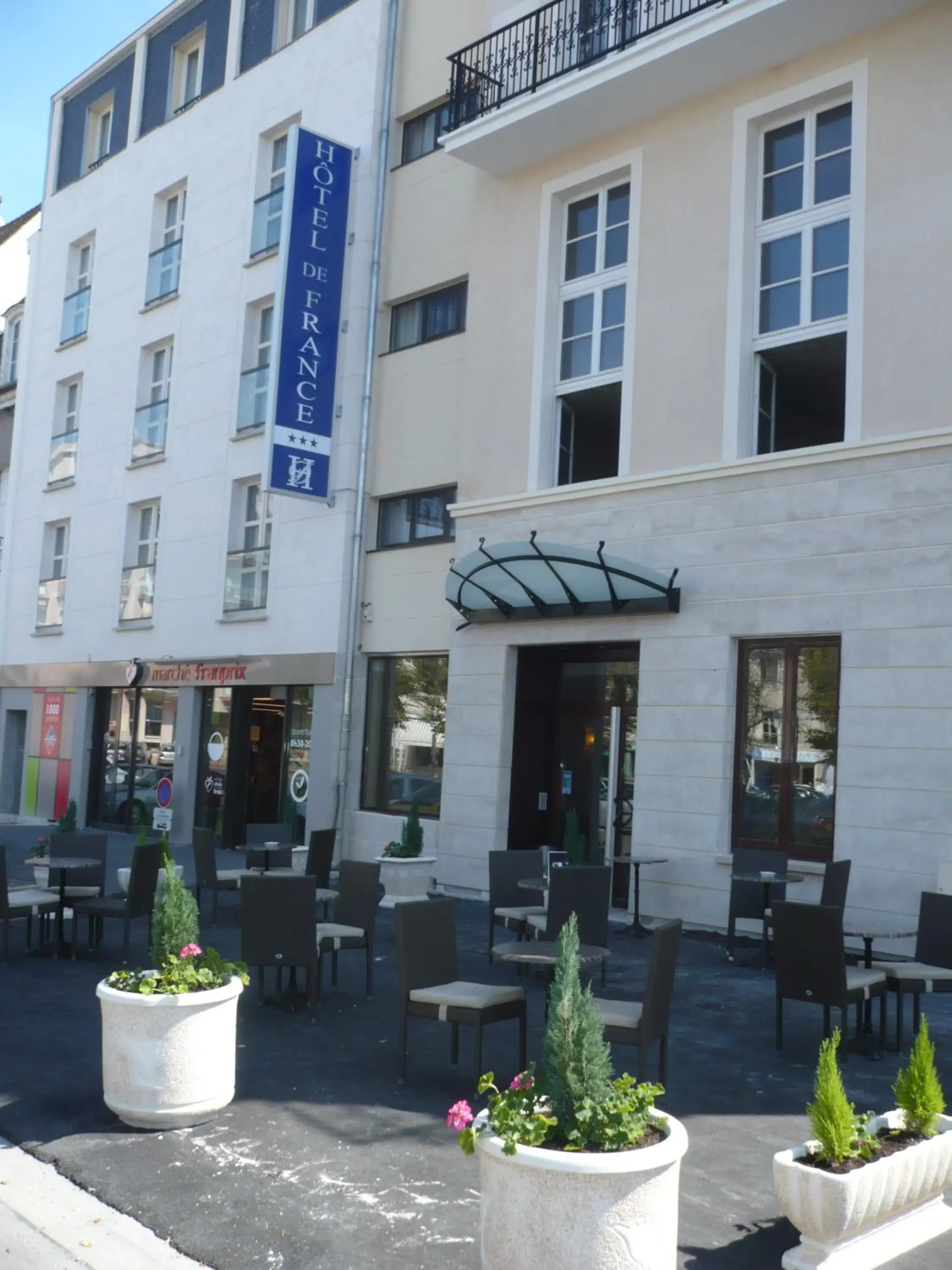 Facade/entrance in Hotel De France