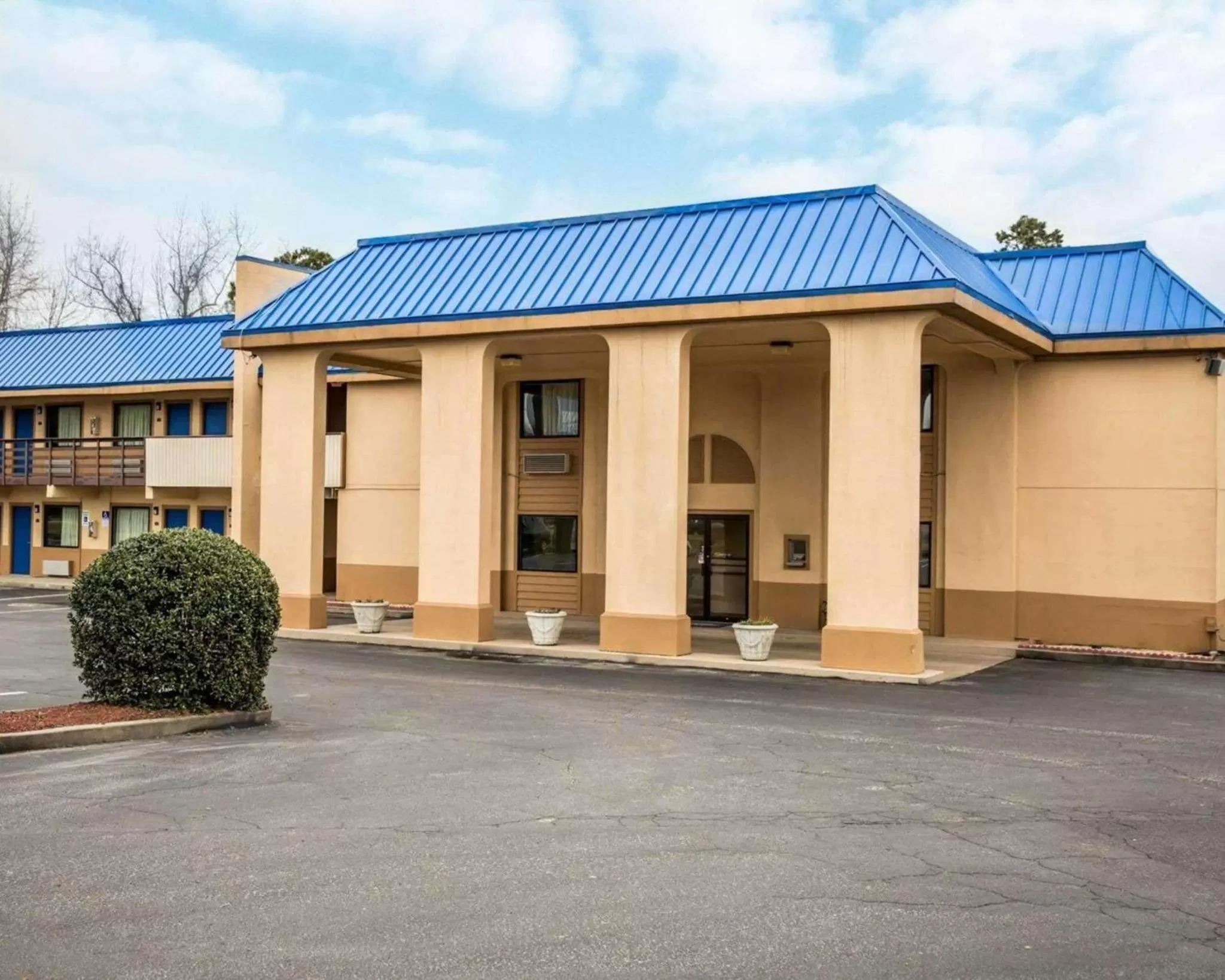 Property building in Rodeway Inn & Suites Plymouth Hwy 64
