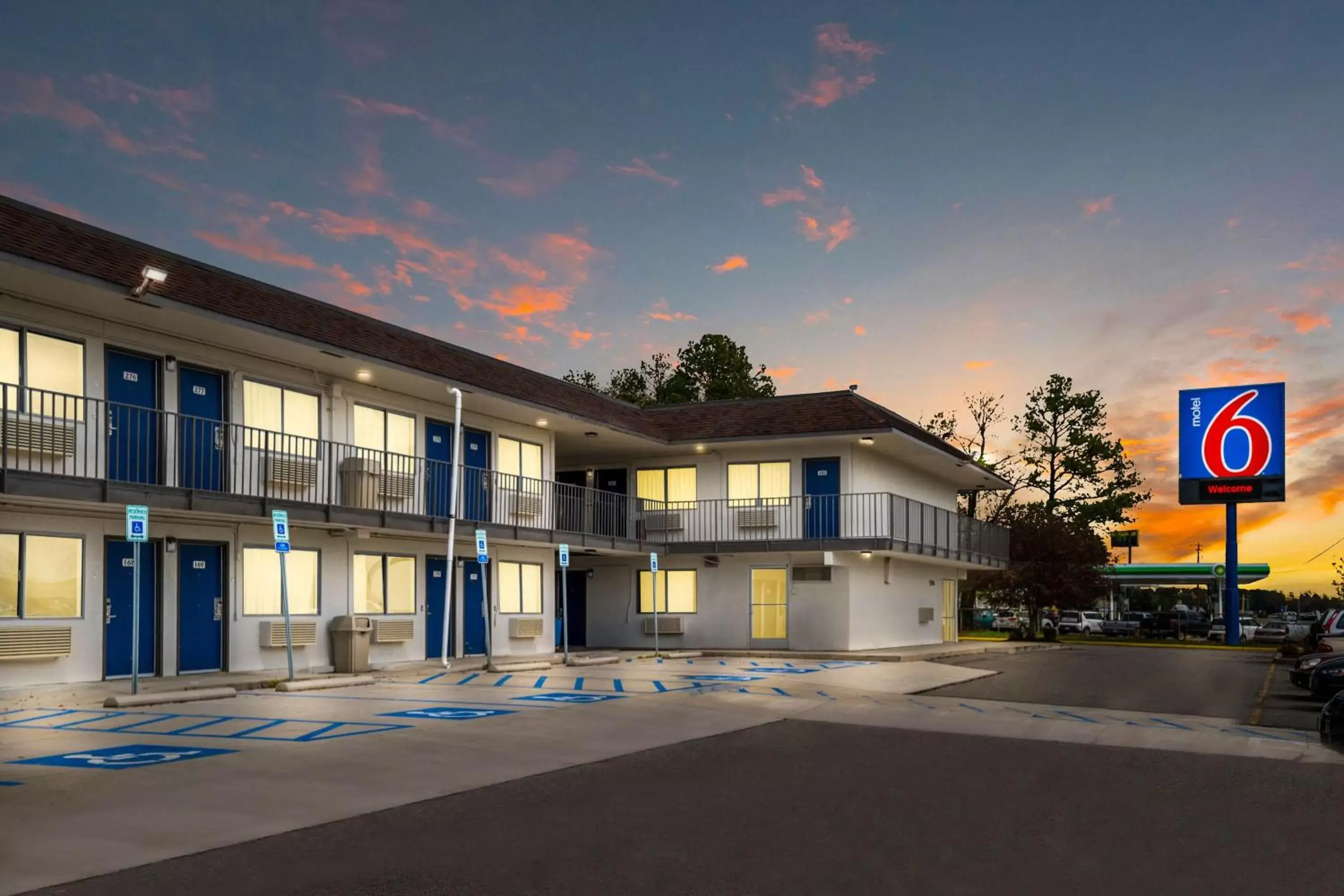 Property Building in Motel 6-Sandston, VA - Richmond, Va