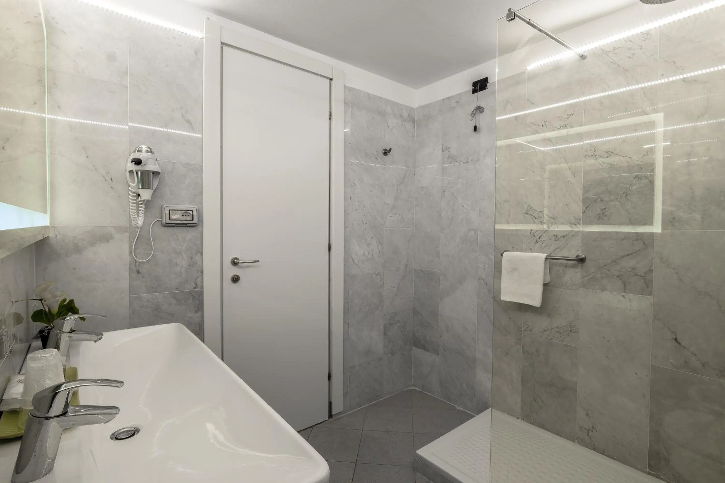 Bathroom in Canova Hotel