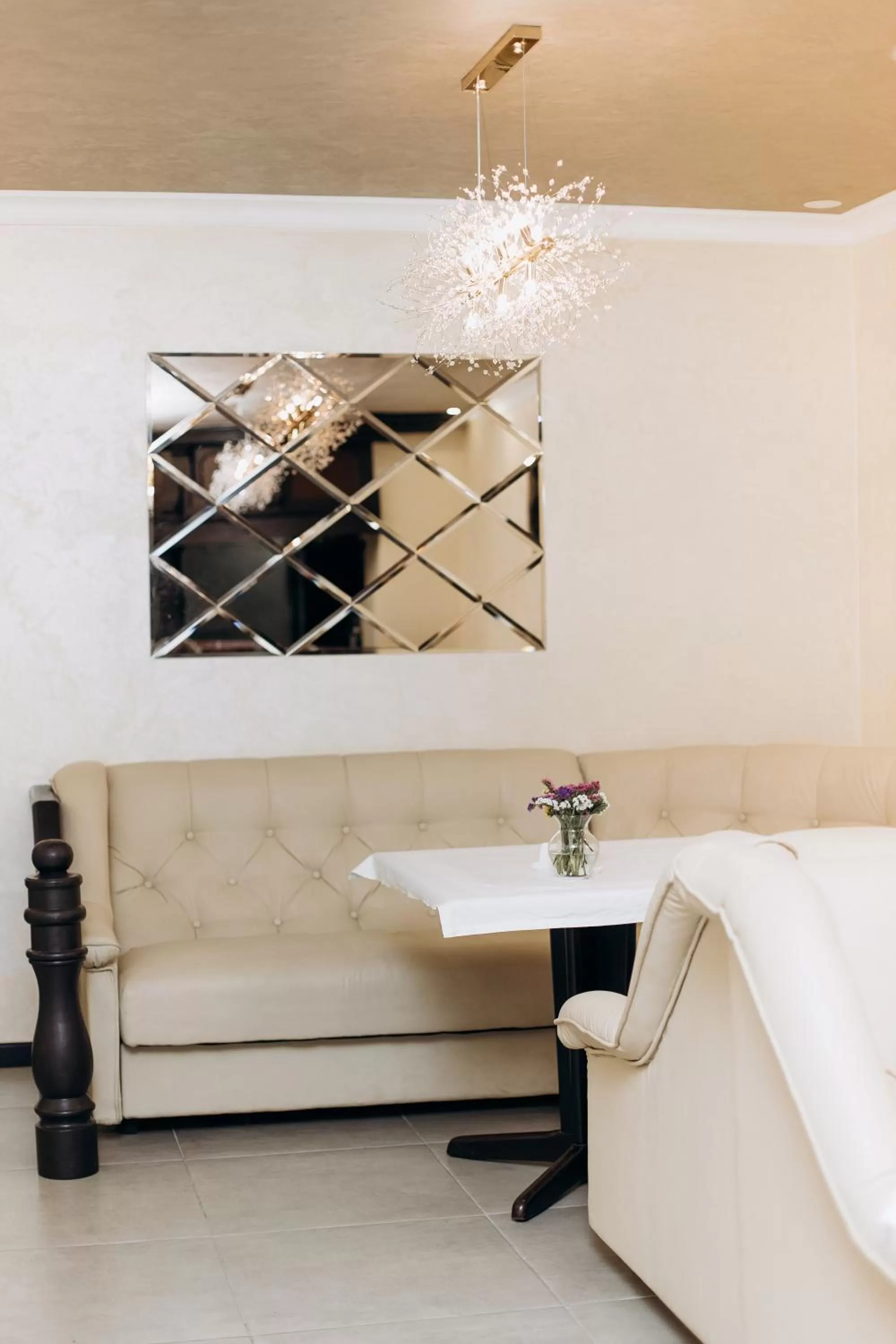 Restaurant/places to eat in Eduard Hotel