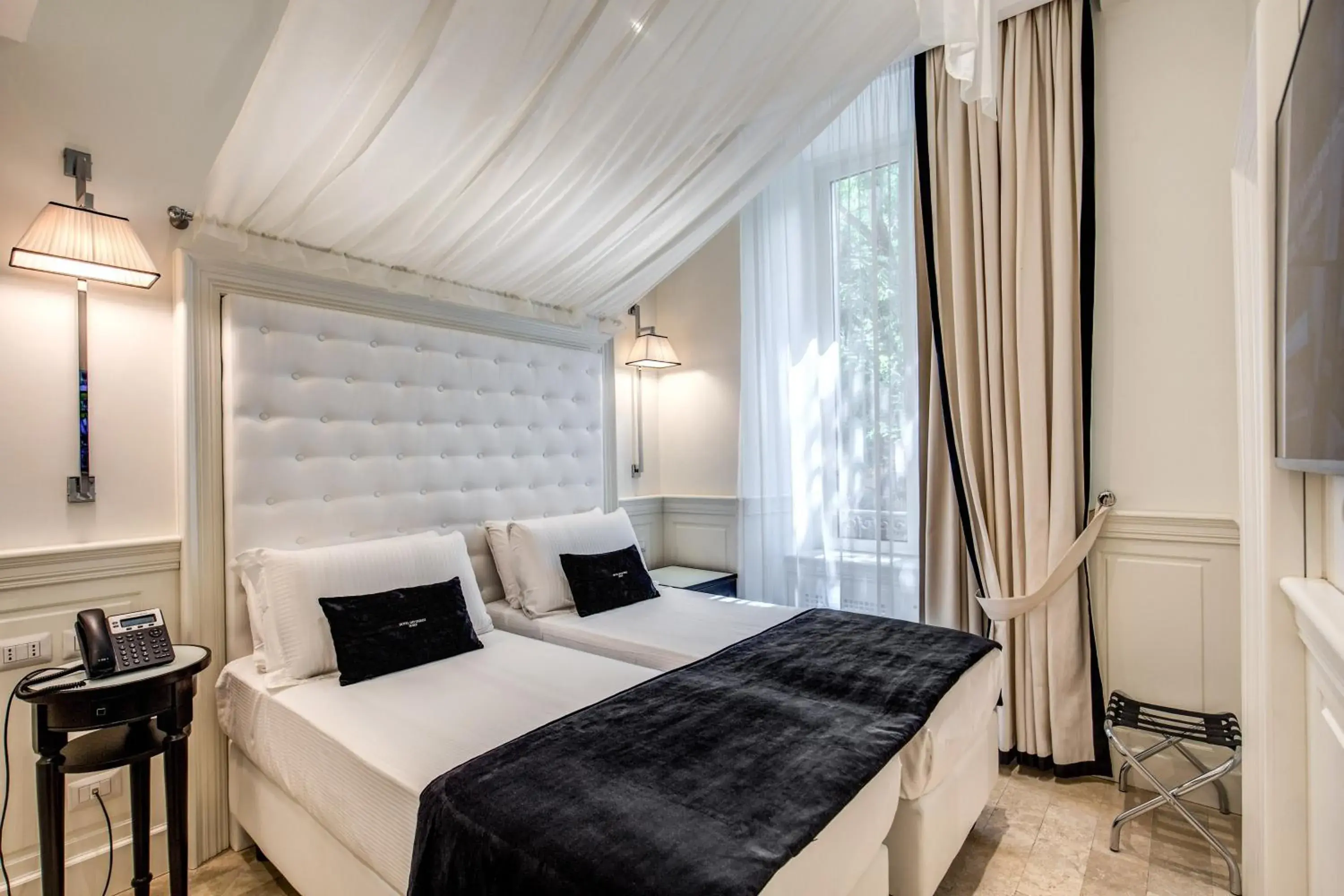 Photo of the whole room, Bed in Hotel dei Quiriti Suite