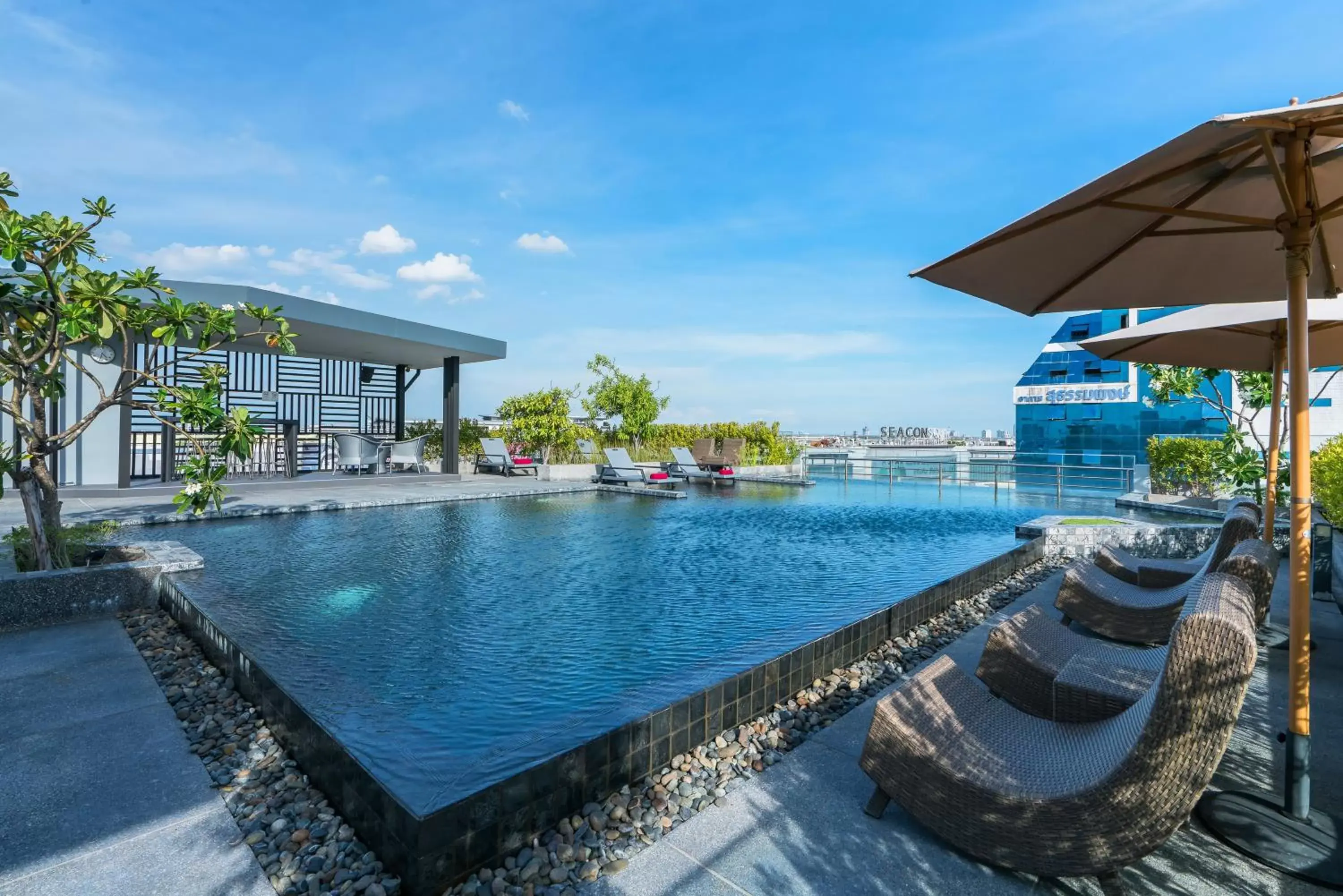 Swimming Pool in De Botan Srinakarin Hotel & Residence