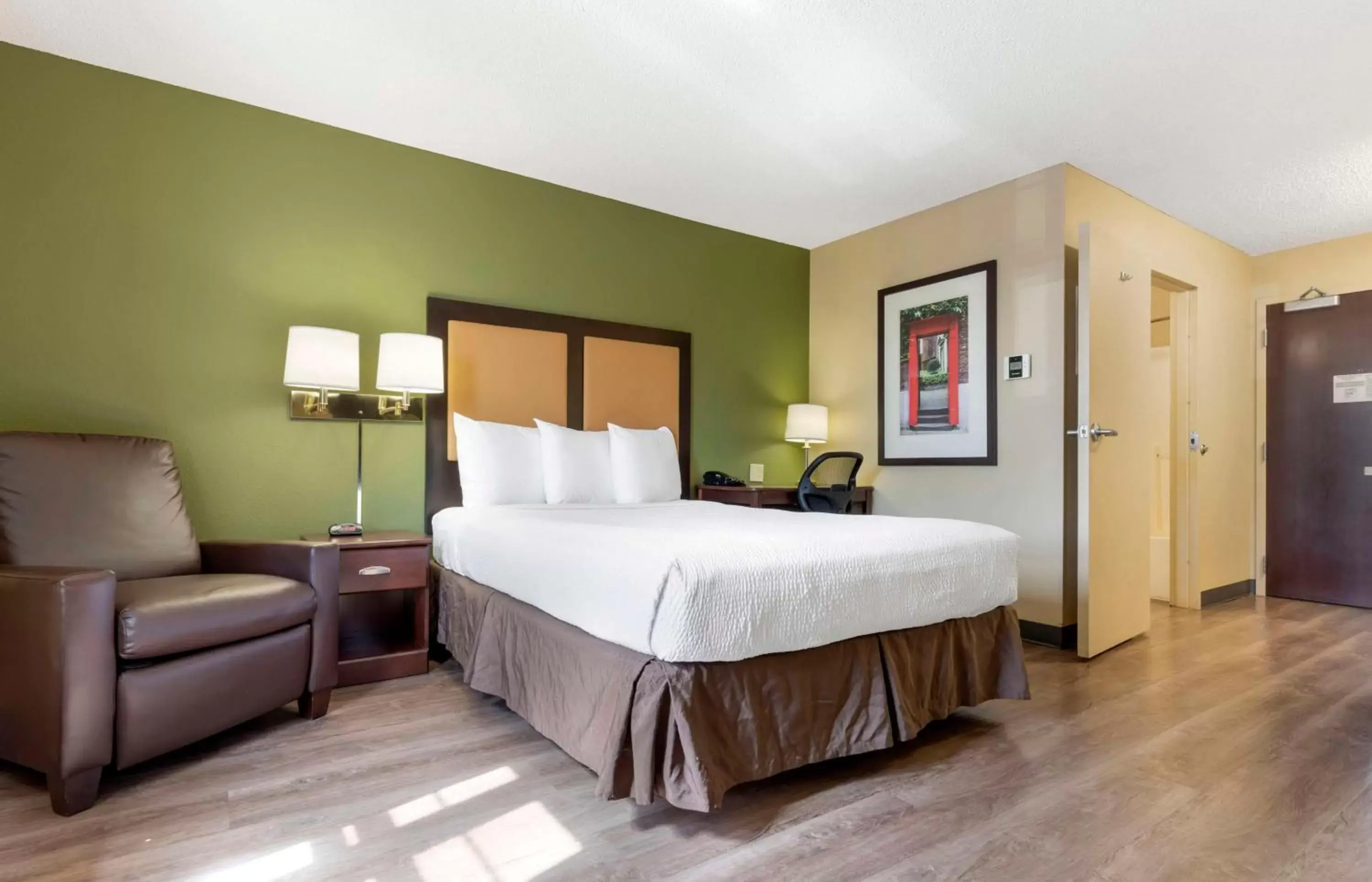 Bedroom, Bed in Extended Stay America Suites - Stockton - Tracy