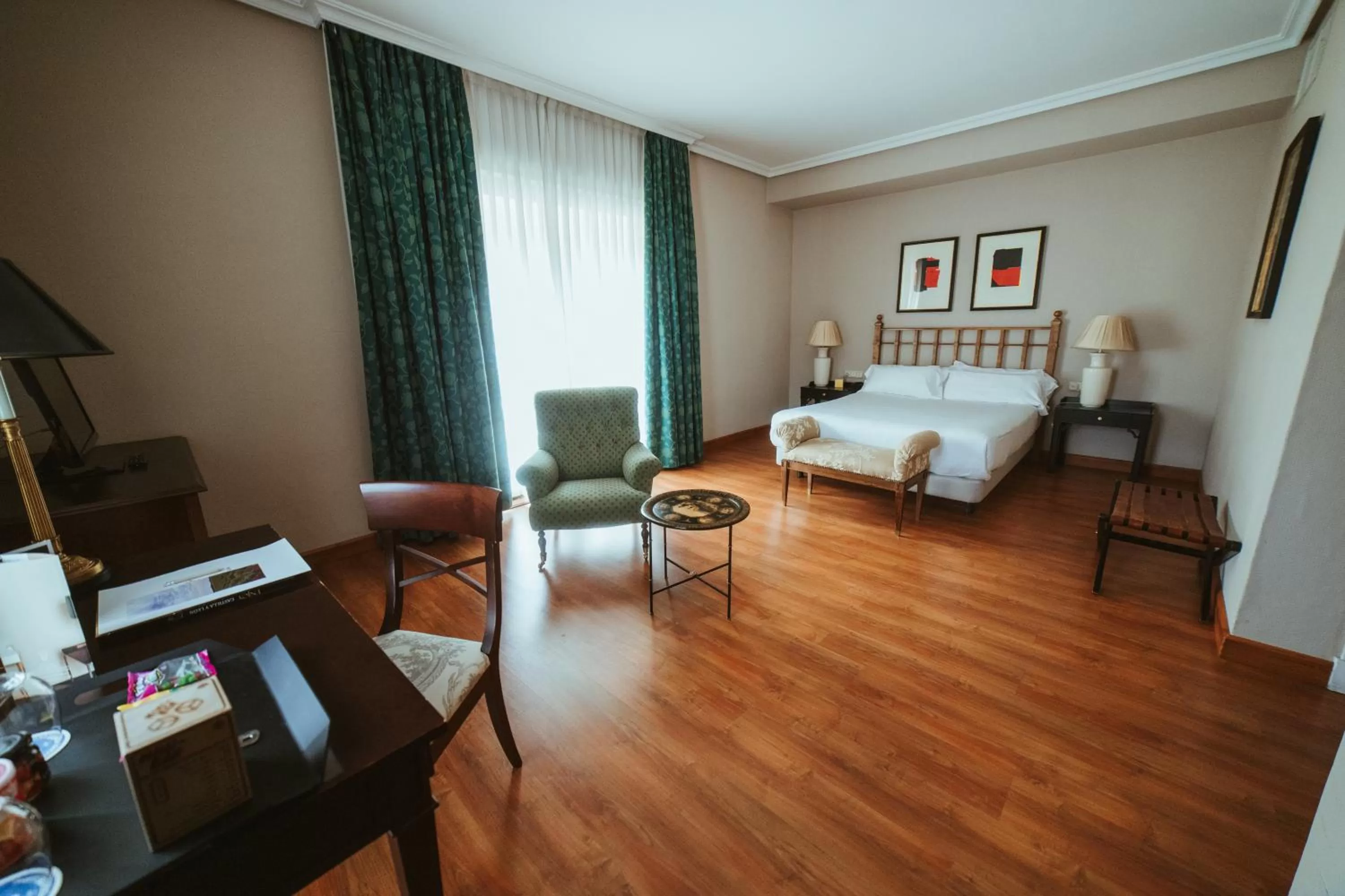 Photo of the whole room, Bed in Barceló León Conde Luna