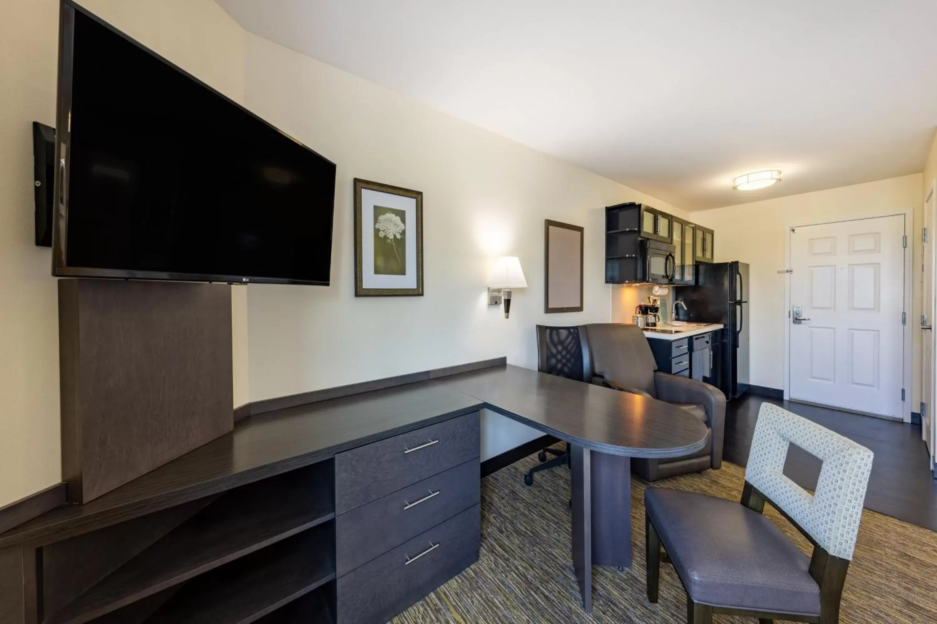 TV and multimedia, TV/Entertainment Center in Candlewood Suites Springfield South, an IHG Hotel