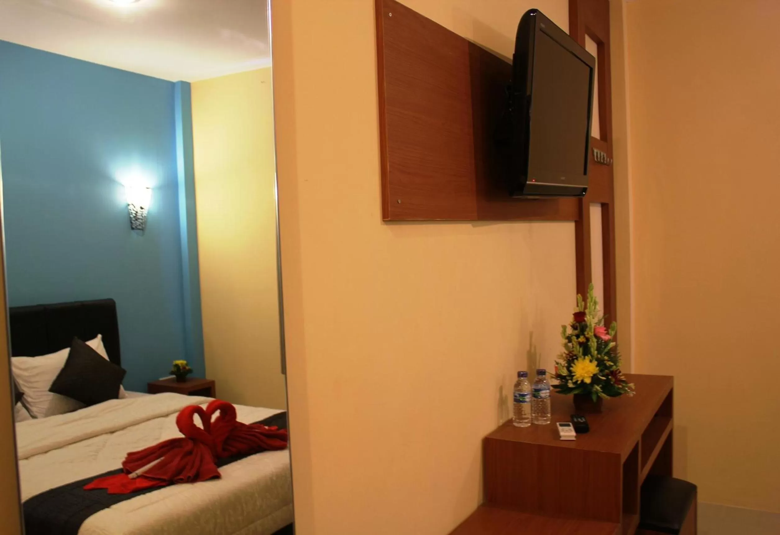 Photo of the whole room, Bed in Asher Bali Transit