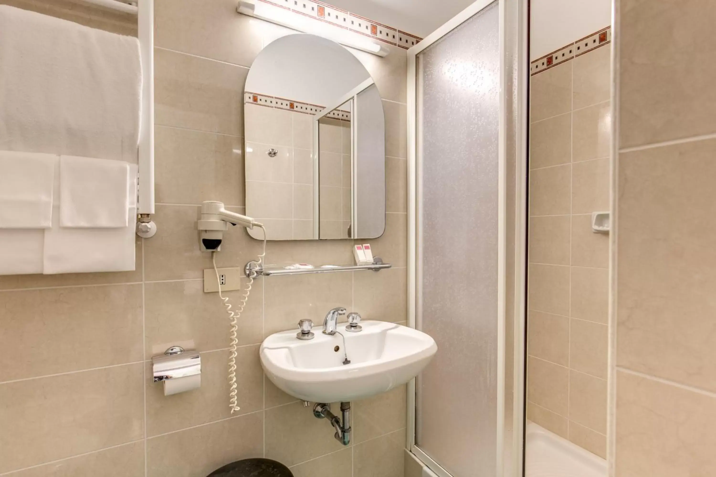 Shower, Bathroom in Hotel Igea
