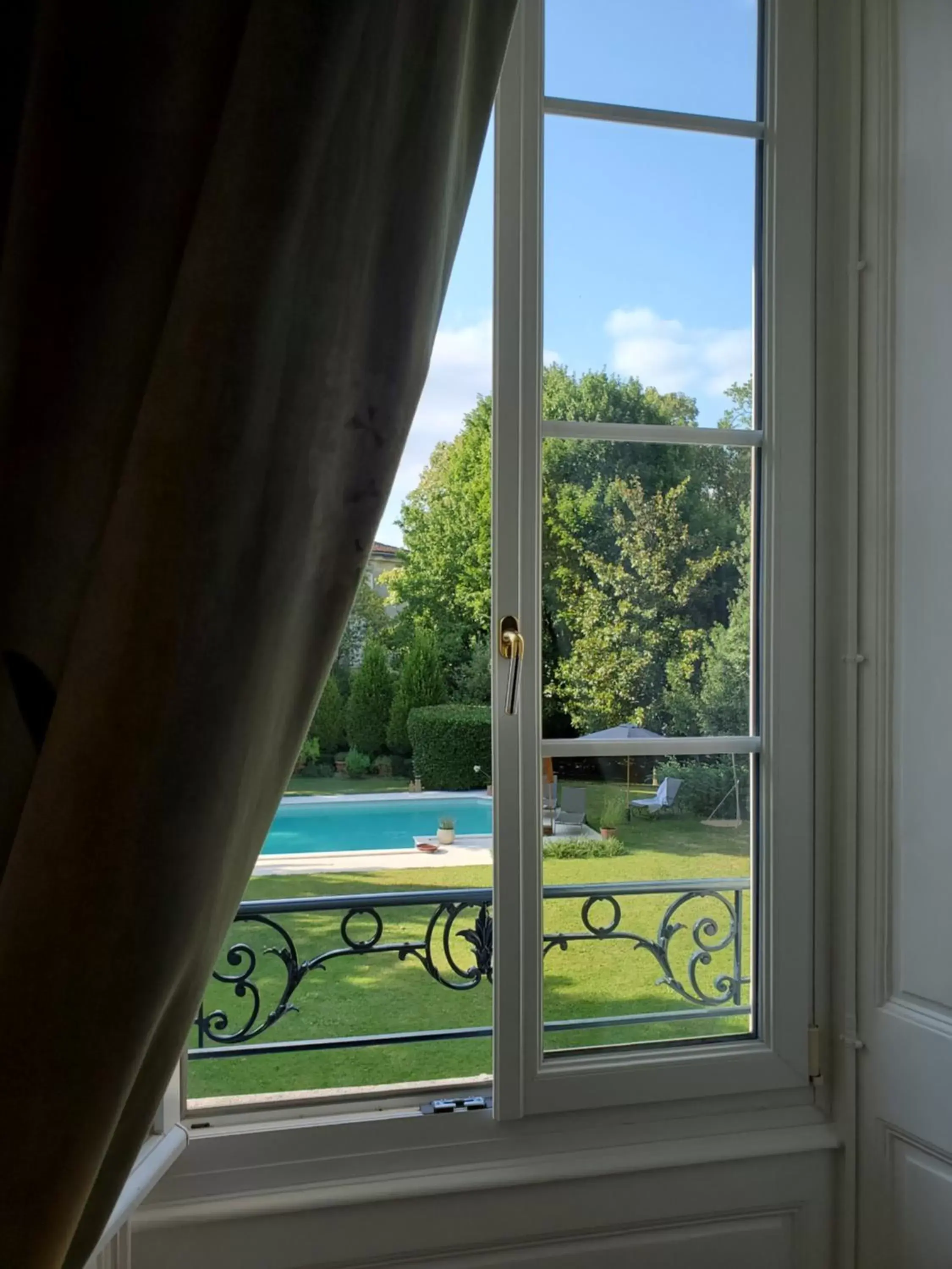 Garden view, Pool View in Logis des Tourelles