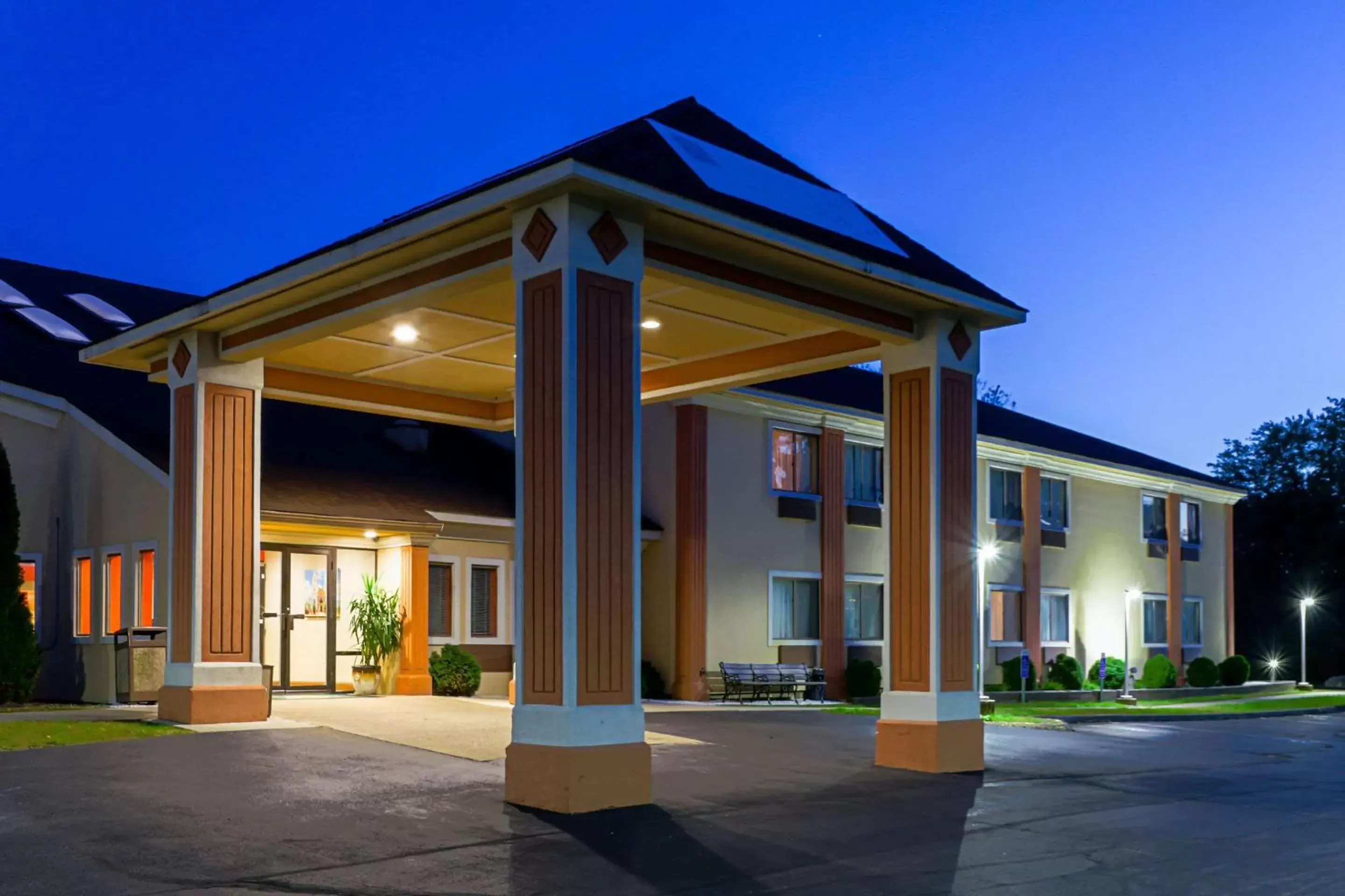 Property building in Quality Inn Plainfield I-395 Property building in Quality Inn Plainfield I-395
