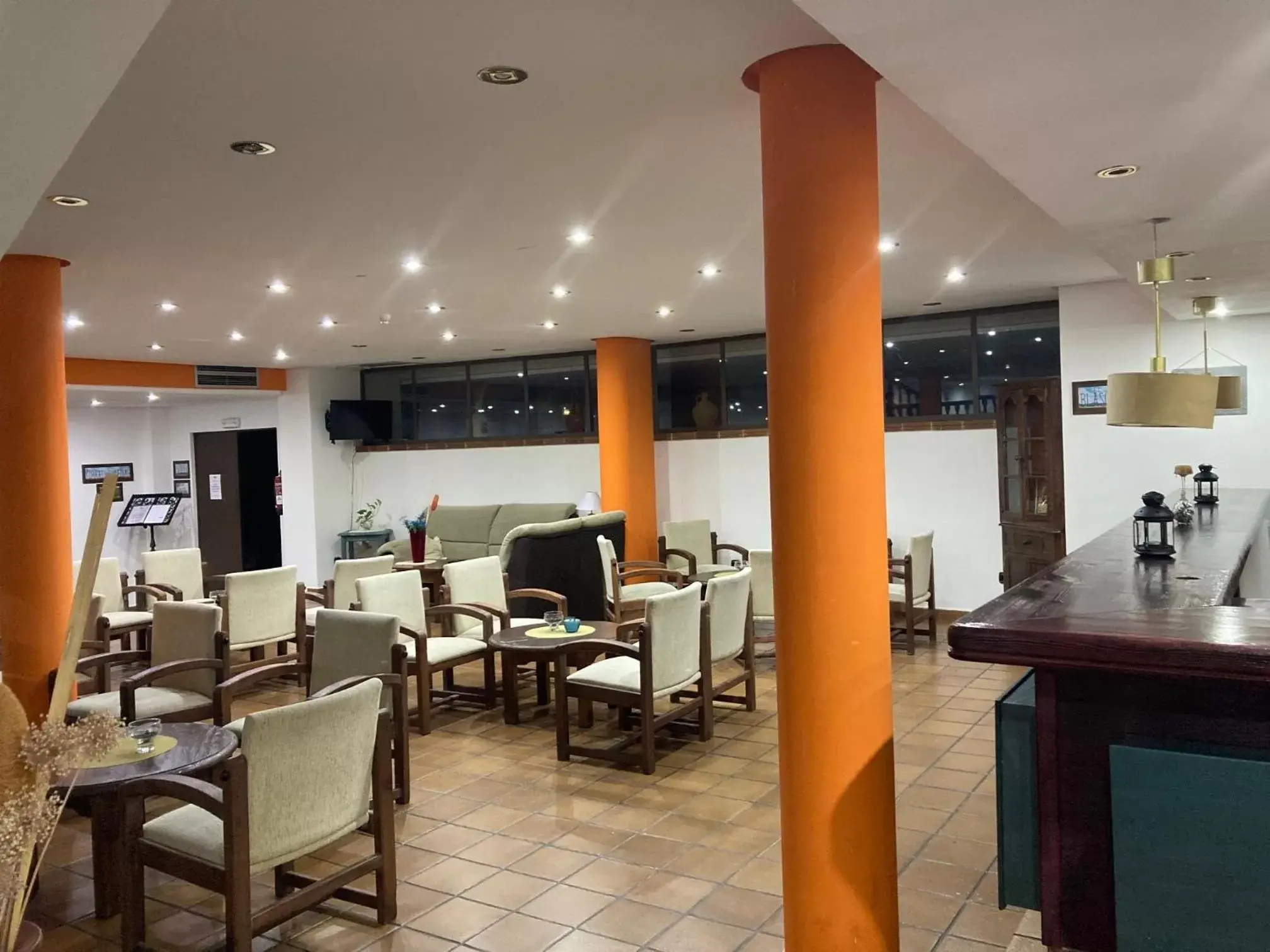 Lounge or bar, Restaurant/Places to Eat in Hotel Almagro