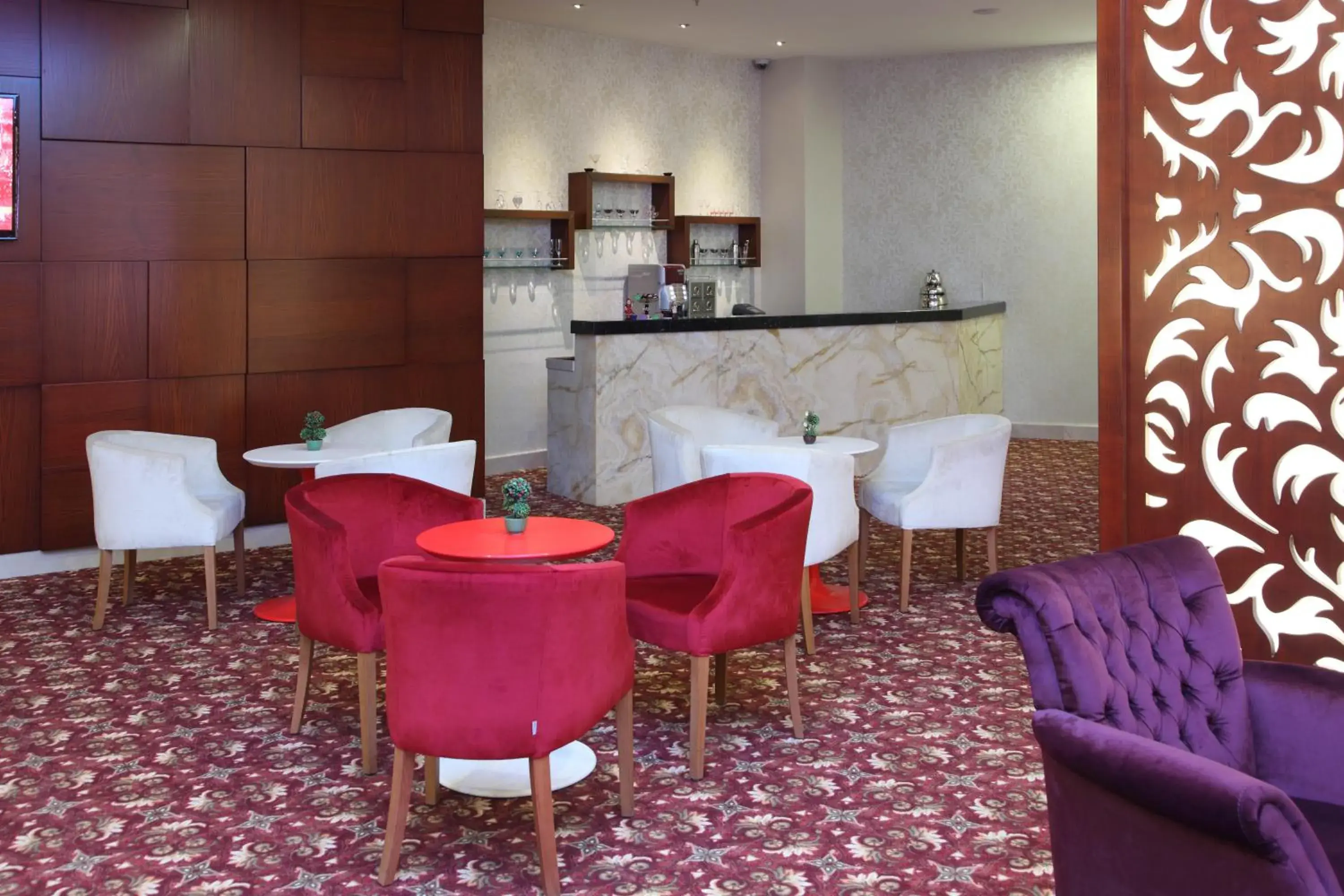 Lounge or bar, Seating Area in Hotel Senbayrak City