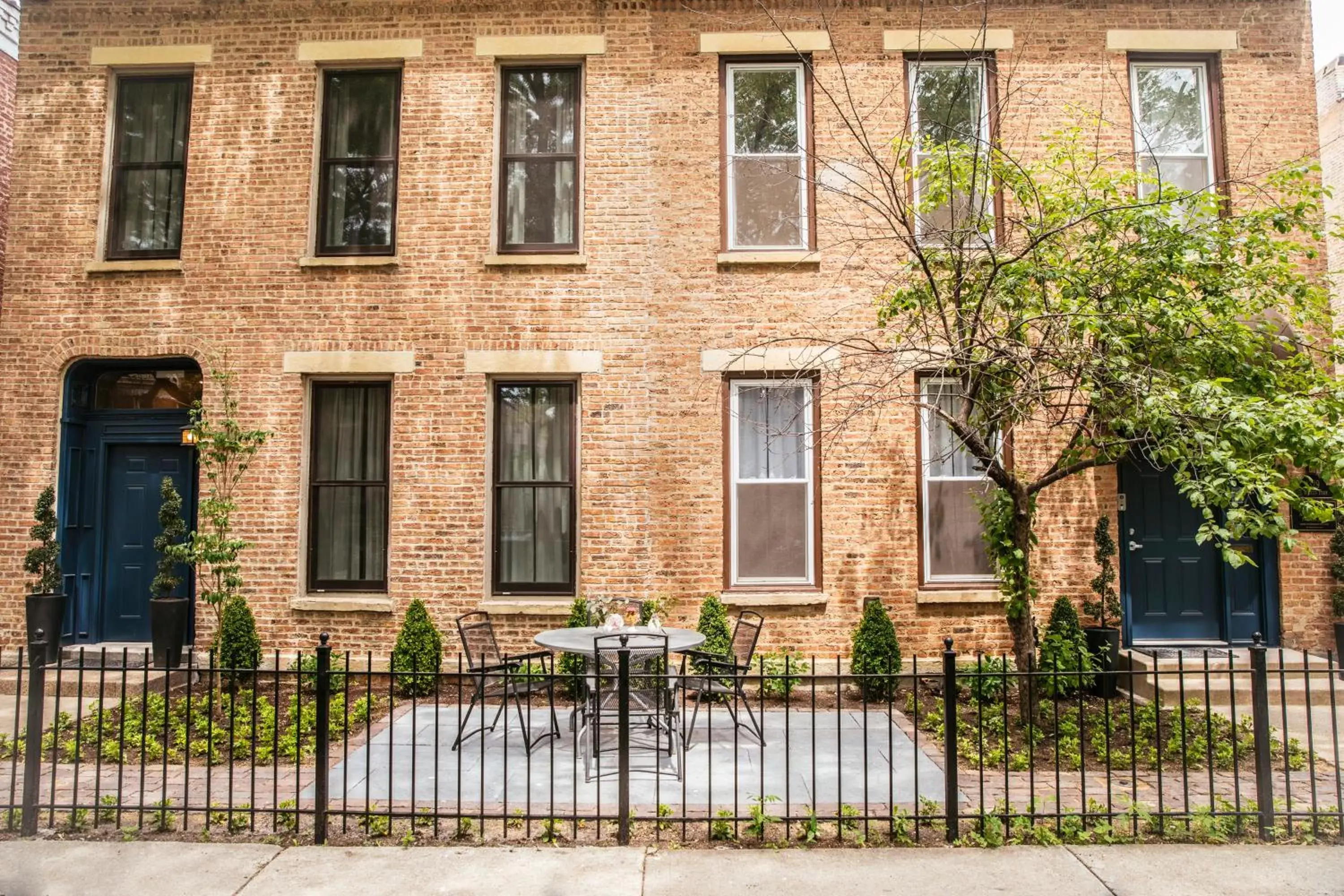 Facade/entrance in Wicker Park Inn Facade/entrance in Wicker Park Inn