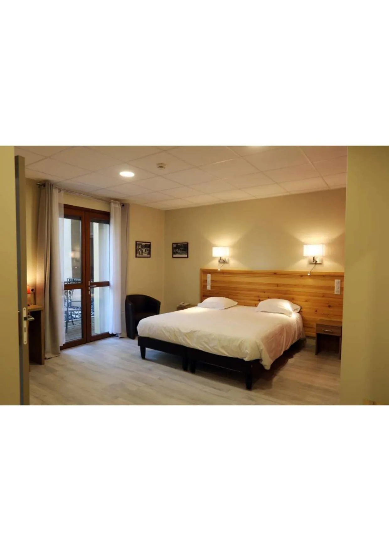 Bed in Hôtel Belleville