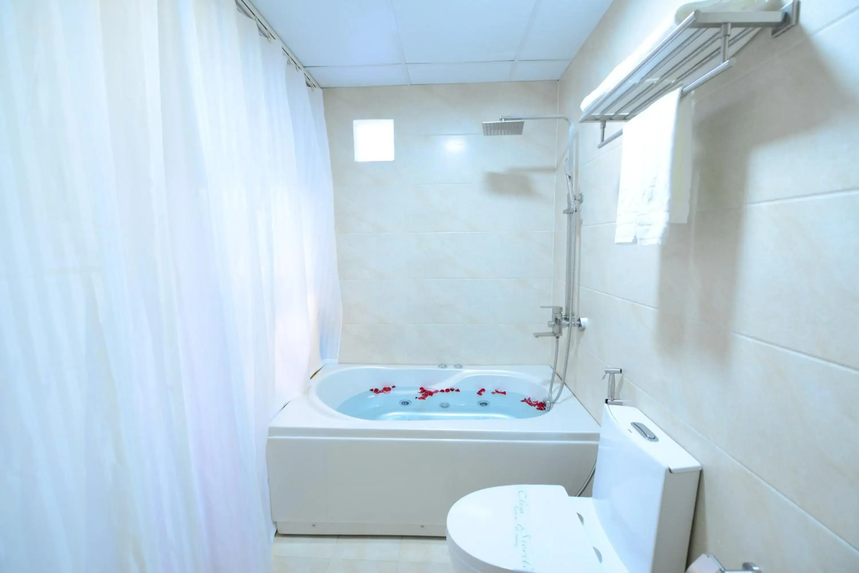 Bathroom in Blue Hanoi Inn Luxury Hotel and Spa