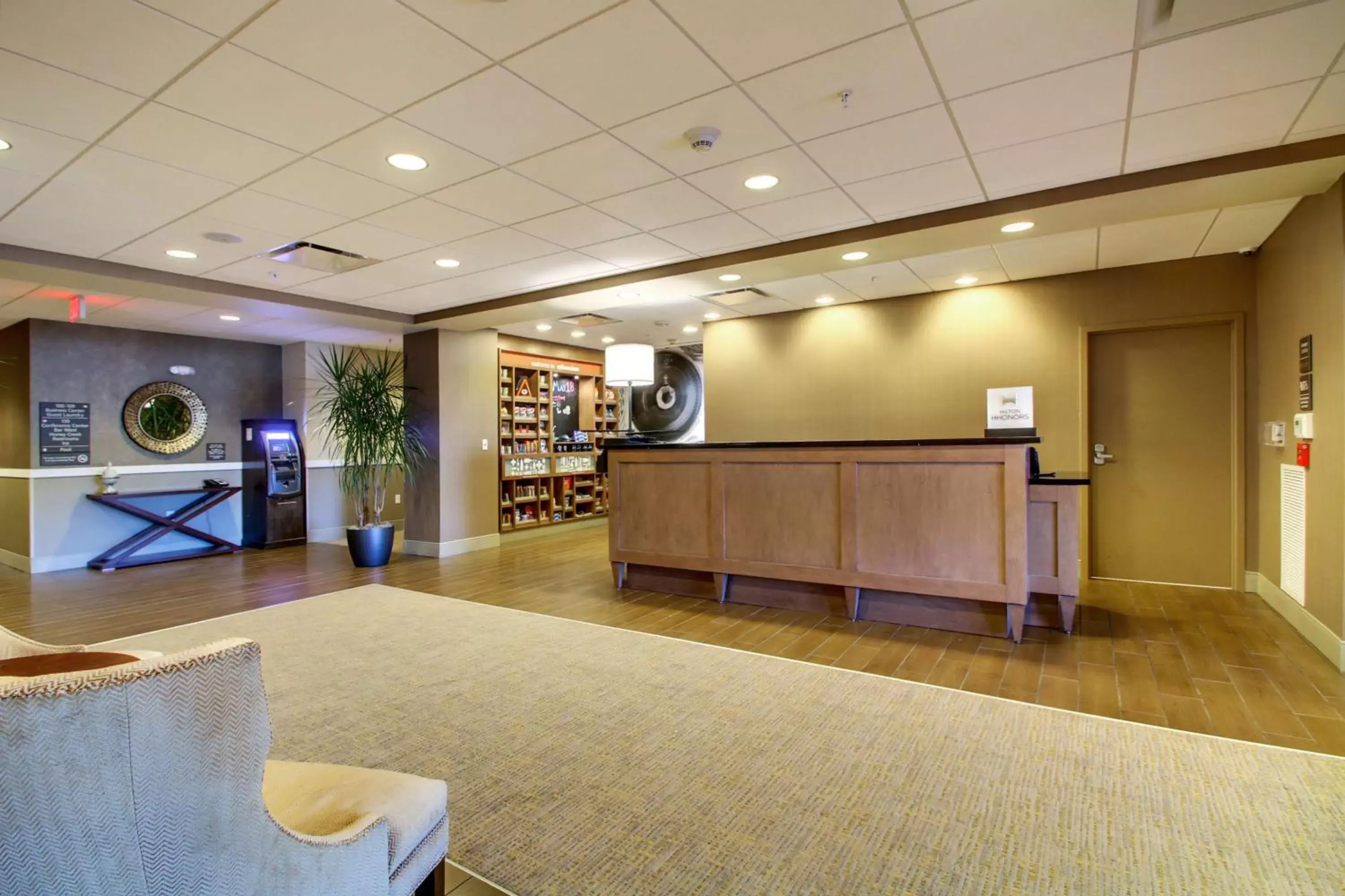 Dining area in Hampton Inn & Suites Milwaukee West