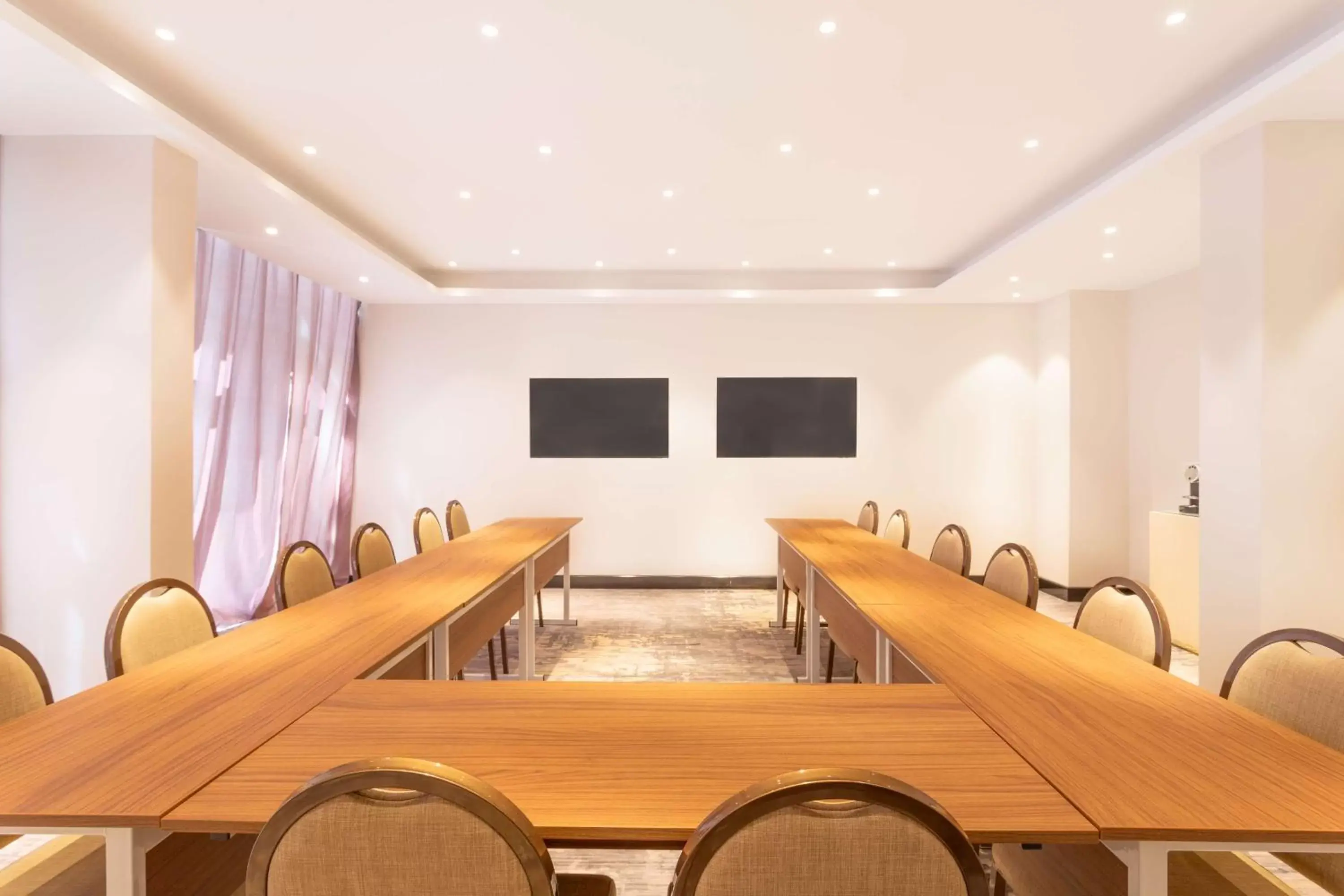 Meeting/conference room in Radisson Hotel Saint Denis, La Reunion