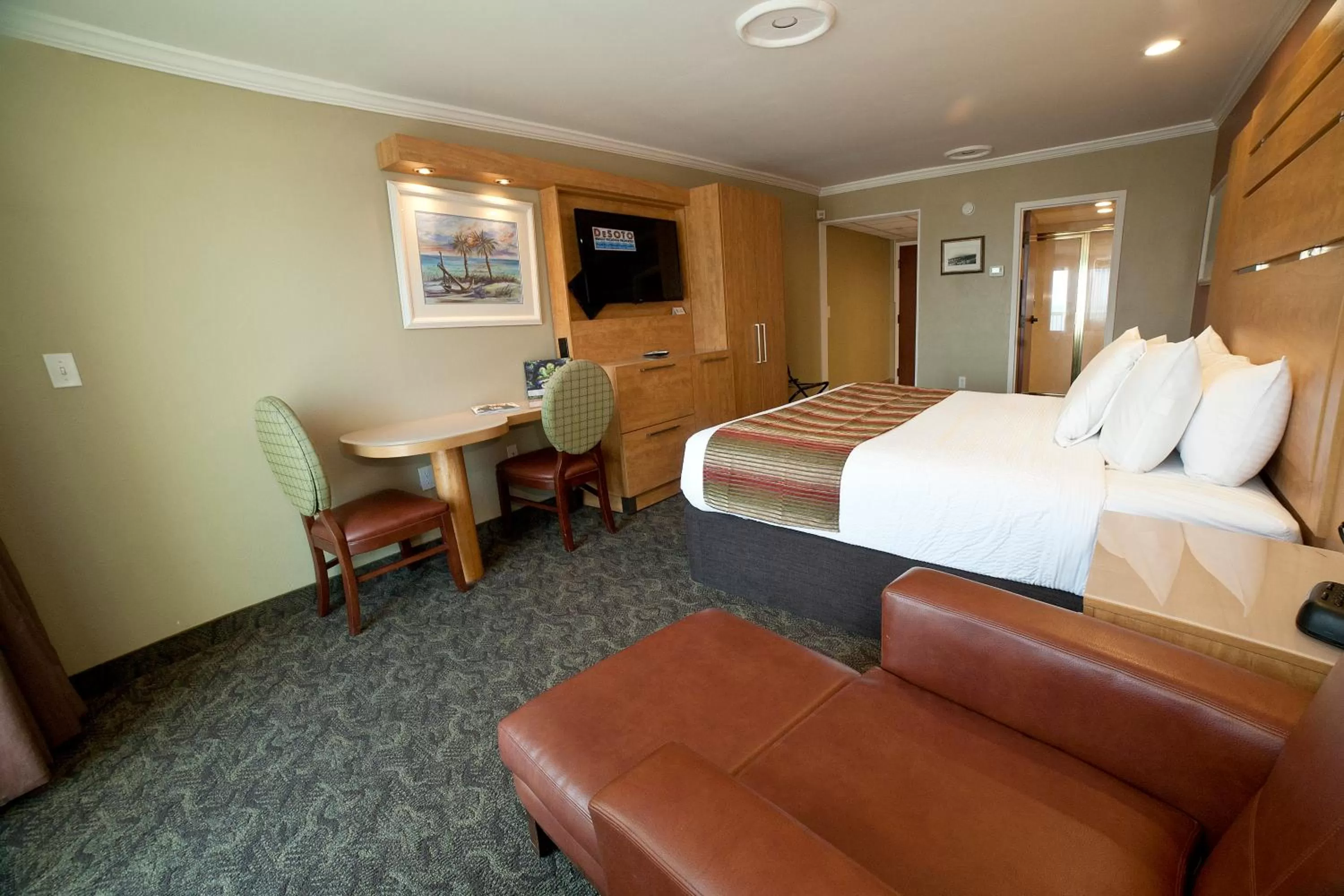 Bedroom, Bed in DeSoto Beach Hotel