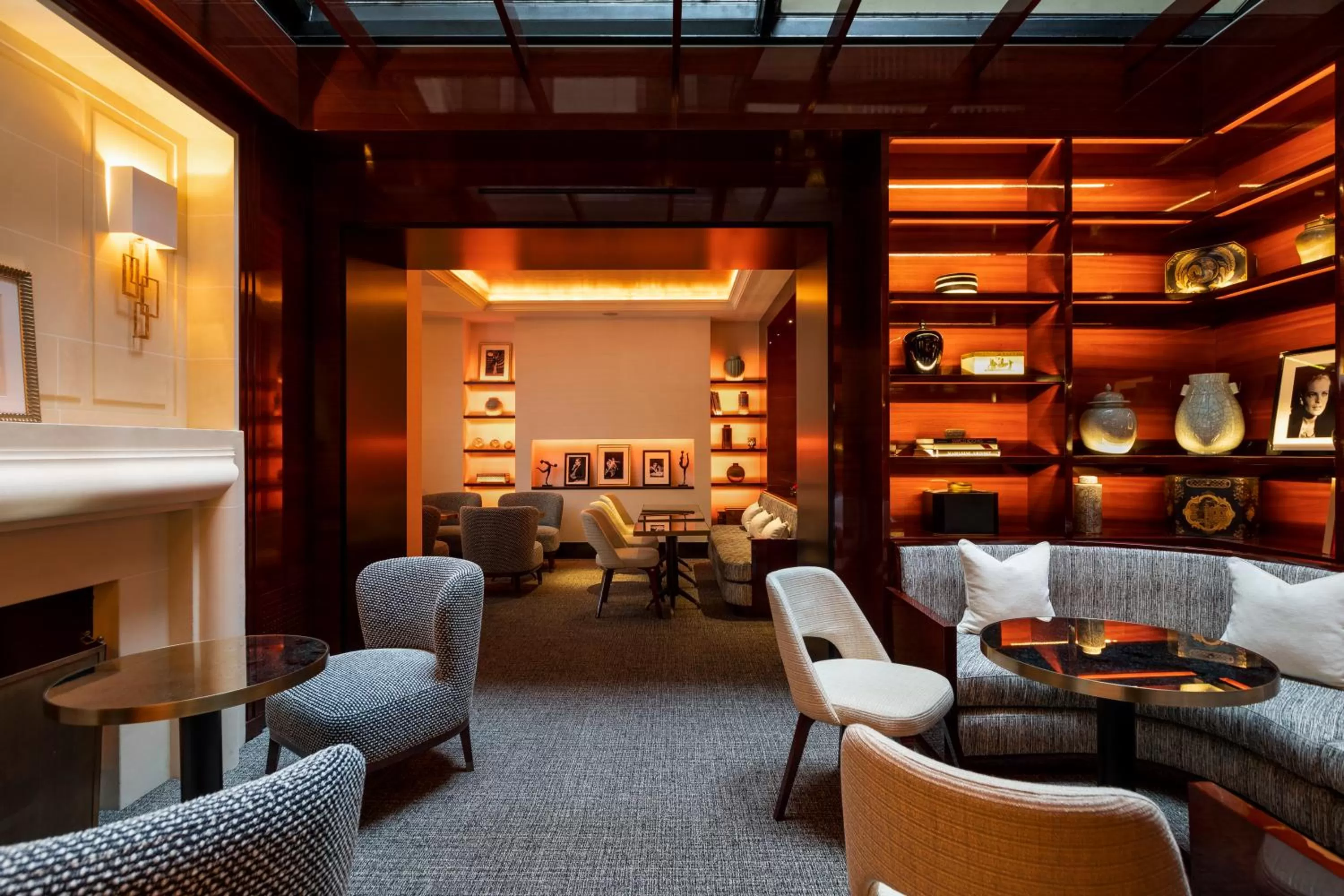 Restaurant/places to eat in Hotel Montaigne