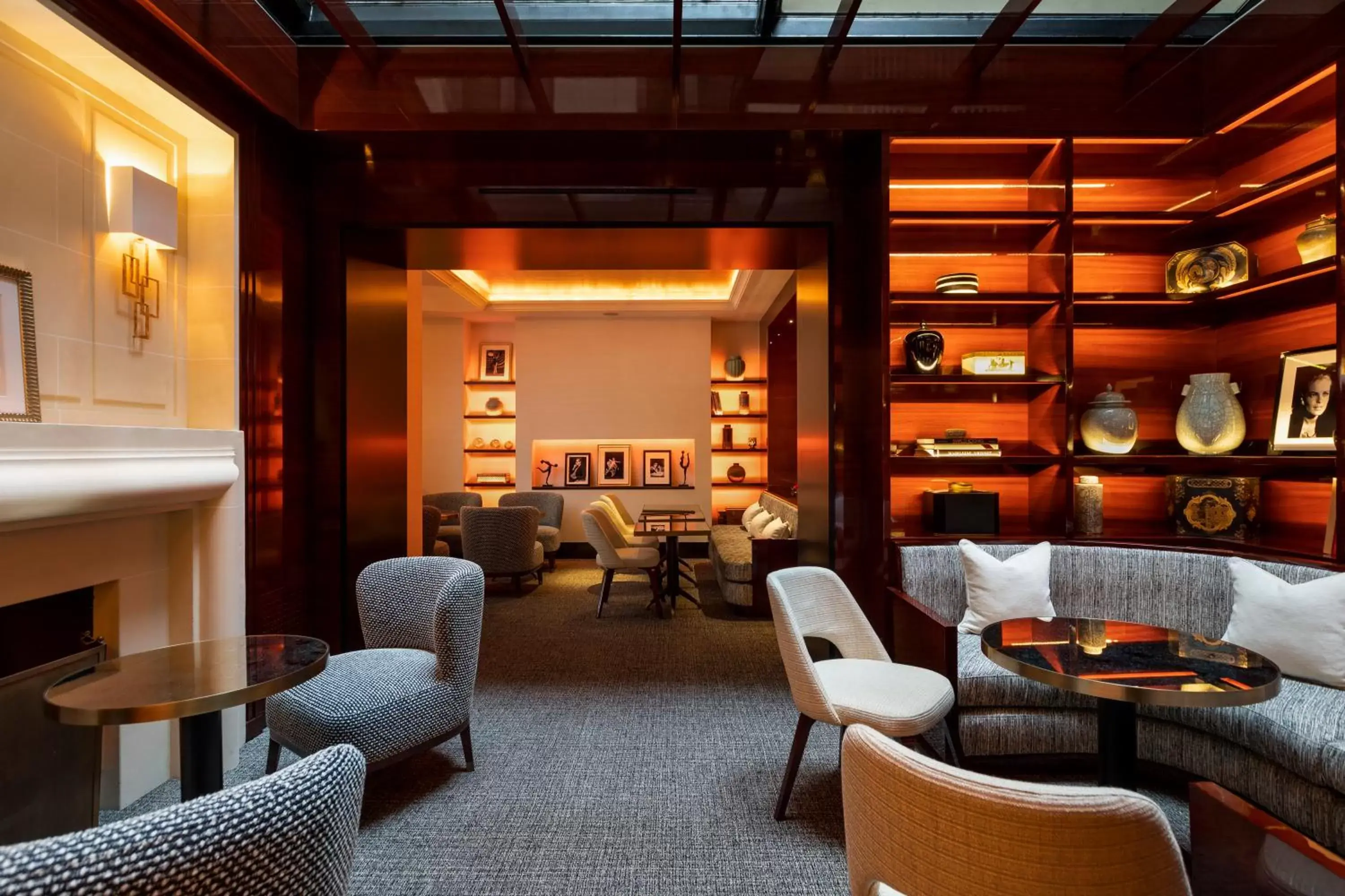 Restaurant/places to eat in Hotel Montaigne Restaurant/places to eat in Hotel Montaigne