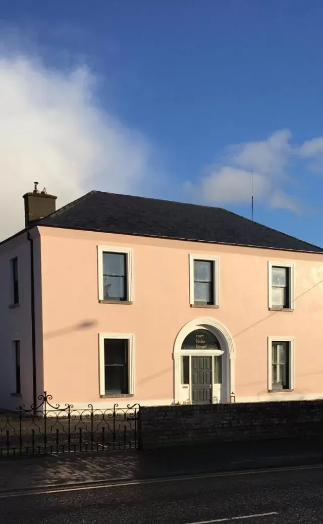 Property Building in Tom Blake House