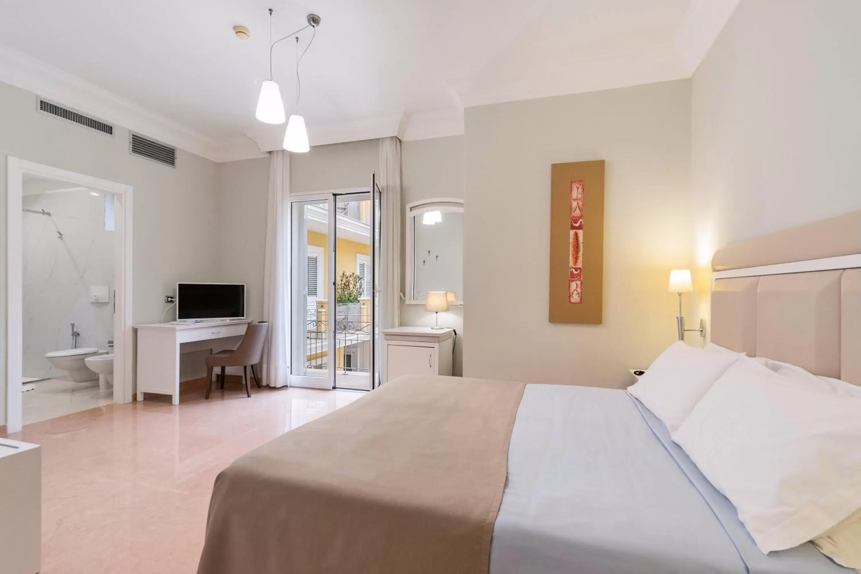 Bedroom, Bed in Victoria Palace Hotel & Zen Wellness