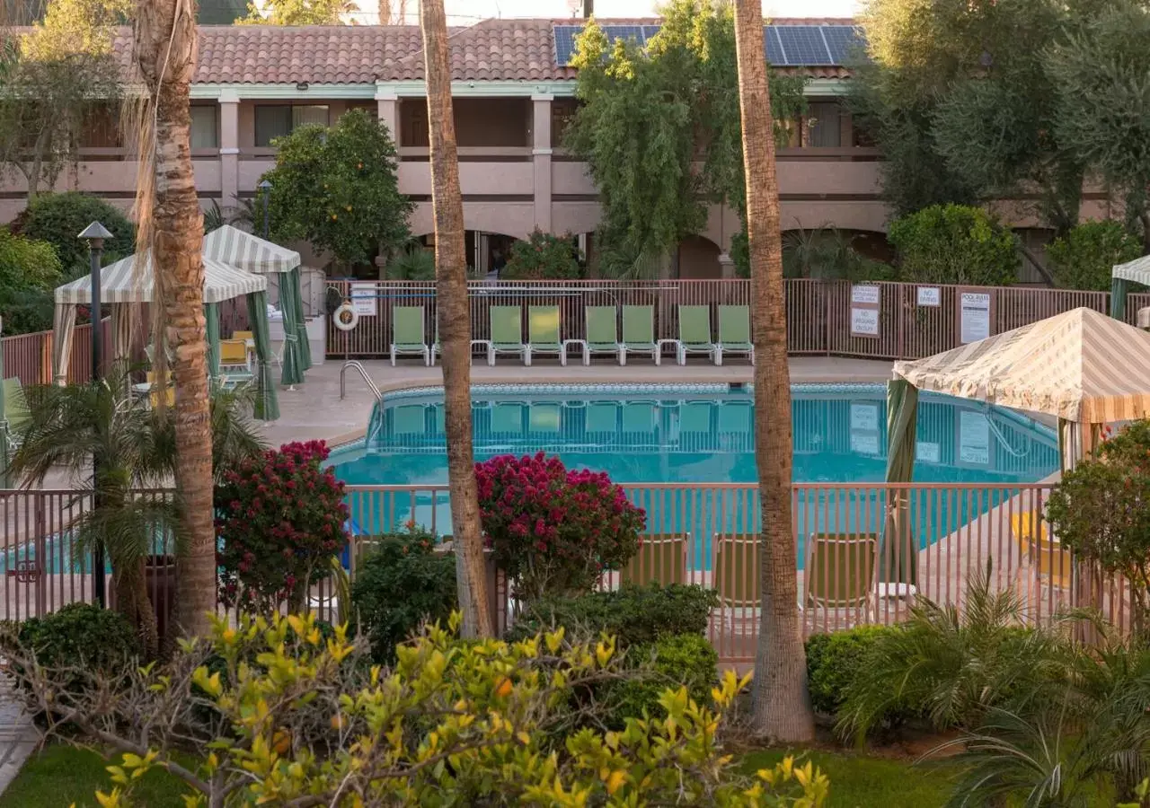 Swimming Pool in La Fuente Inn & Suites