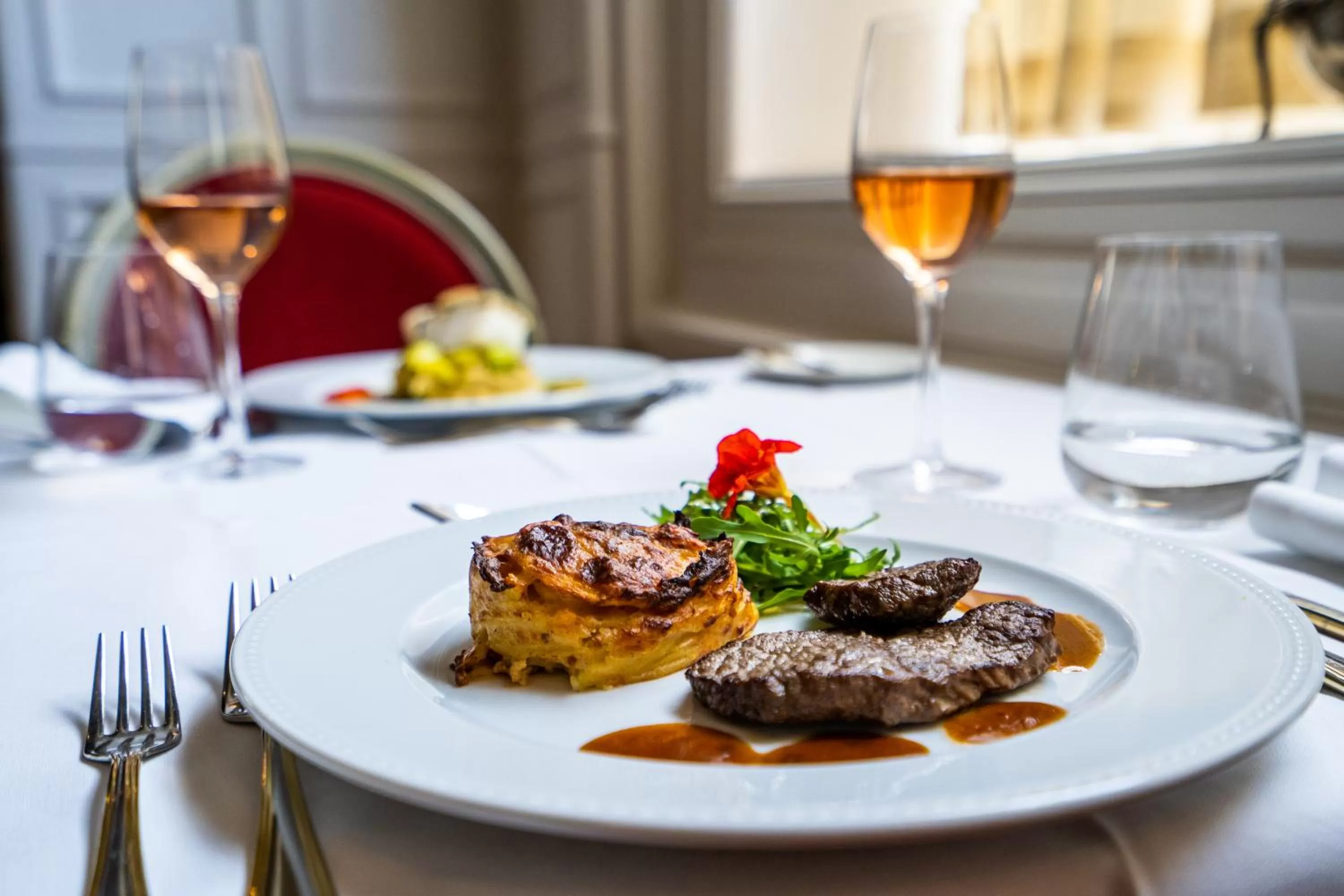 Restaurant/places to eat in Grande Hotel do Porto