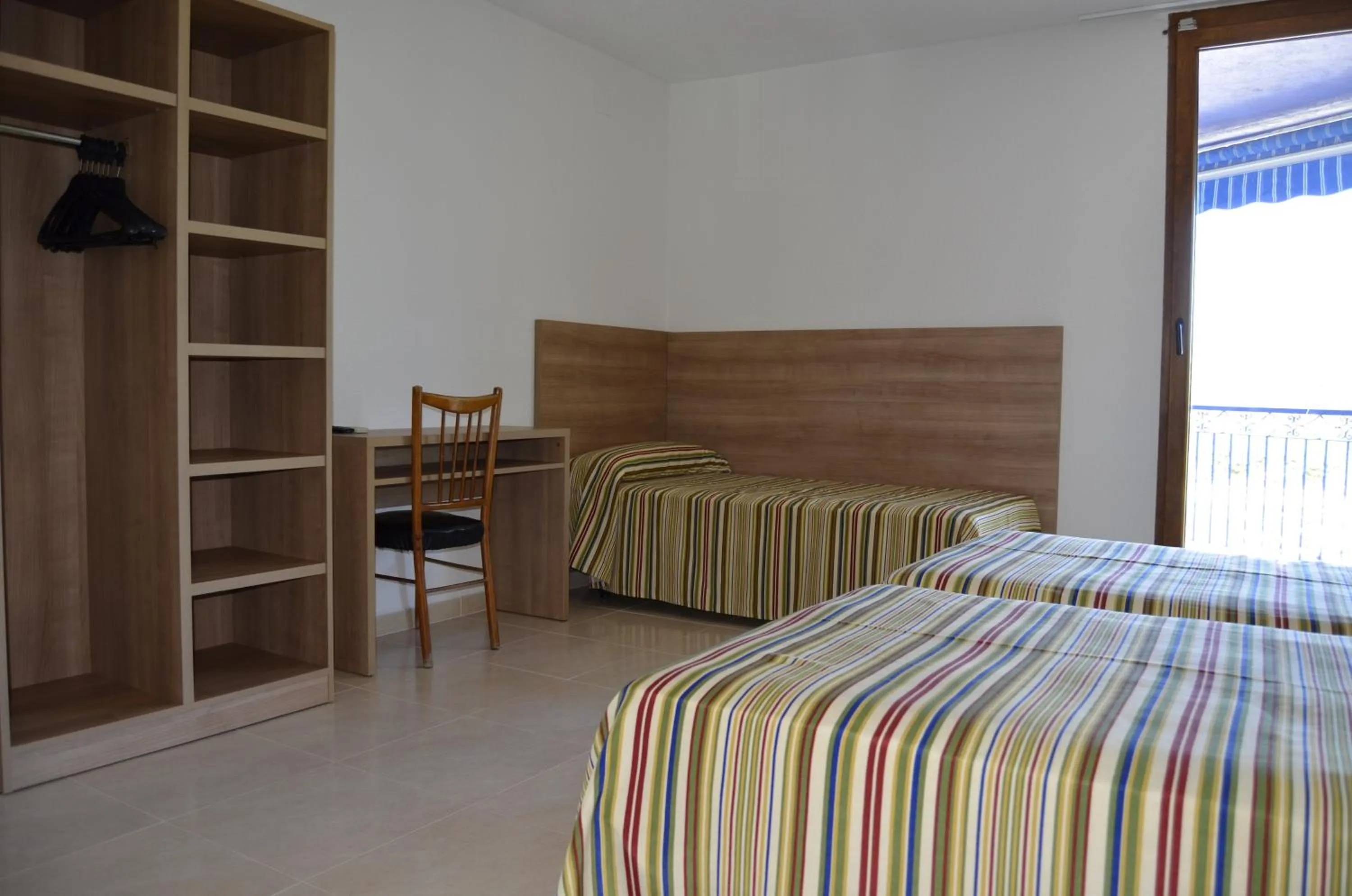 Photo of the whole room, Bed in Hotel Blason Junior