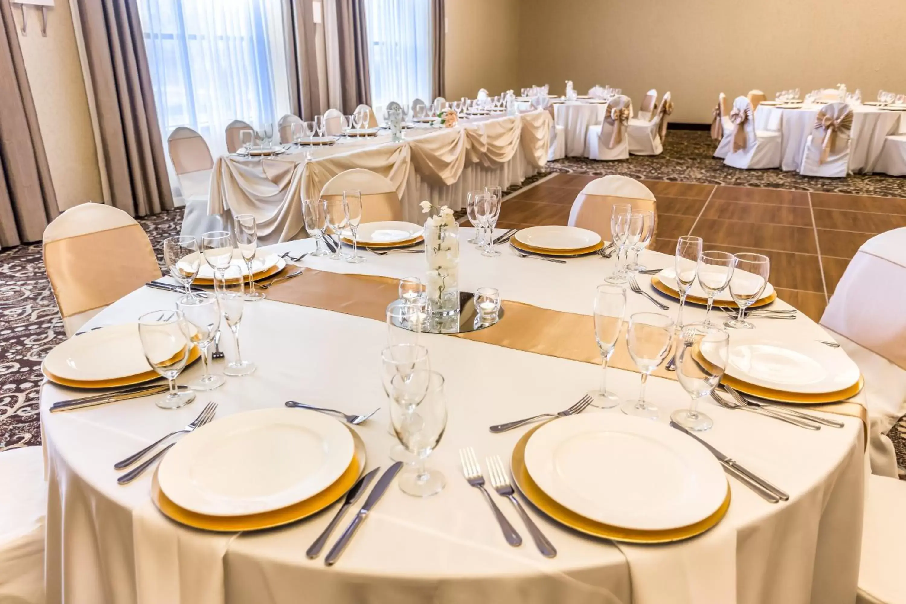 Banquet/Function facilities, Restaurant/Places to Eat in Holiday Inn Chicago North - Gurnee, an IHG Hotel