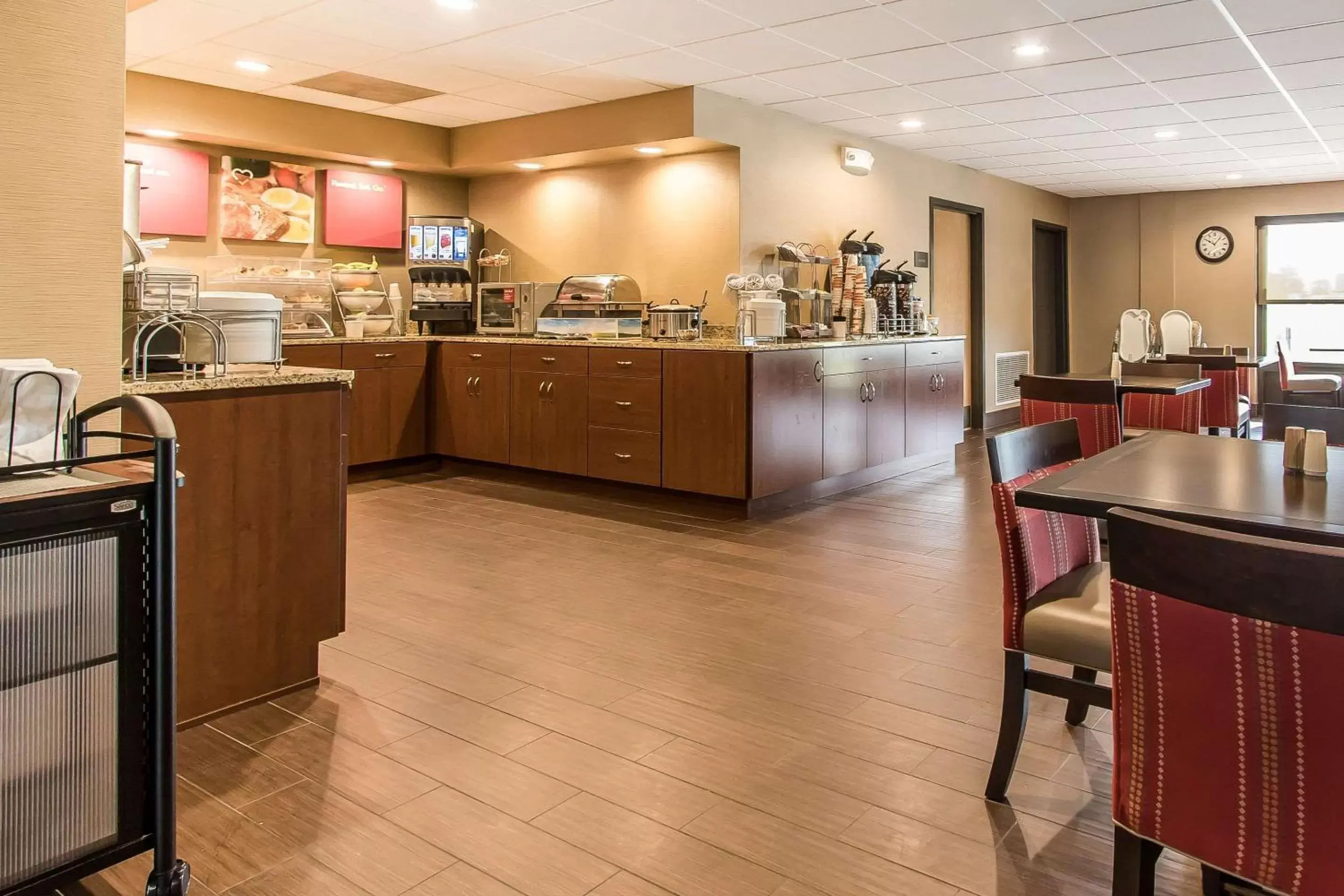 Restaurant/places to eat in Comfort Suites Effingham Central Restaurant/places to eat in Comfort Suites Effingham Central