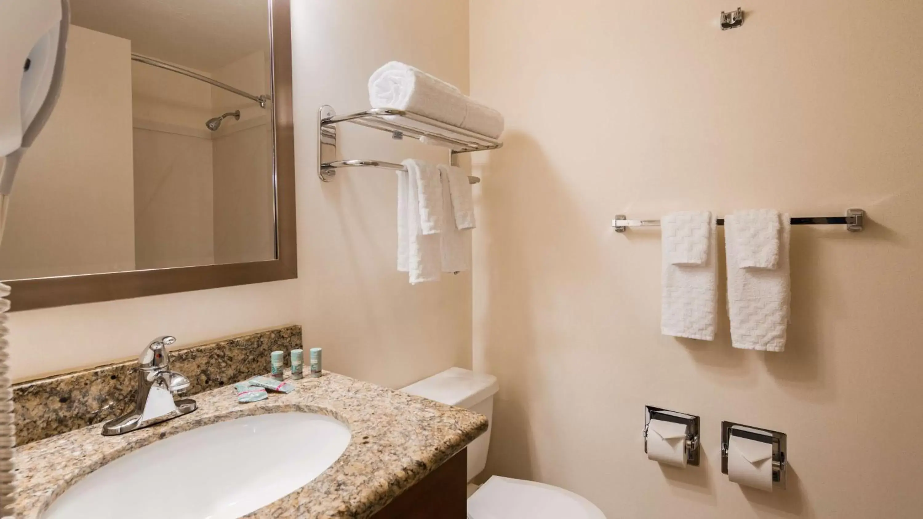 Photo of the whole room, Bathroom in Best Western Cascadia Inn