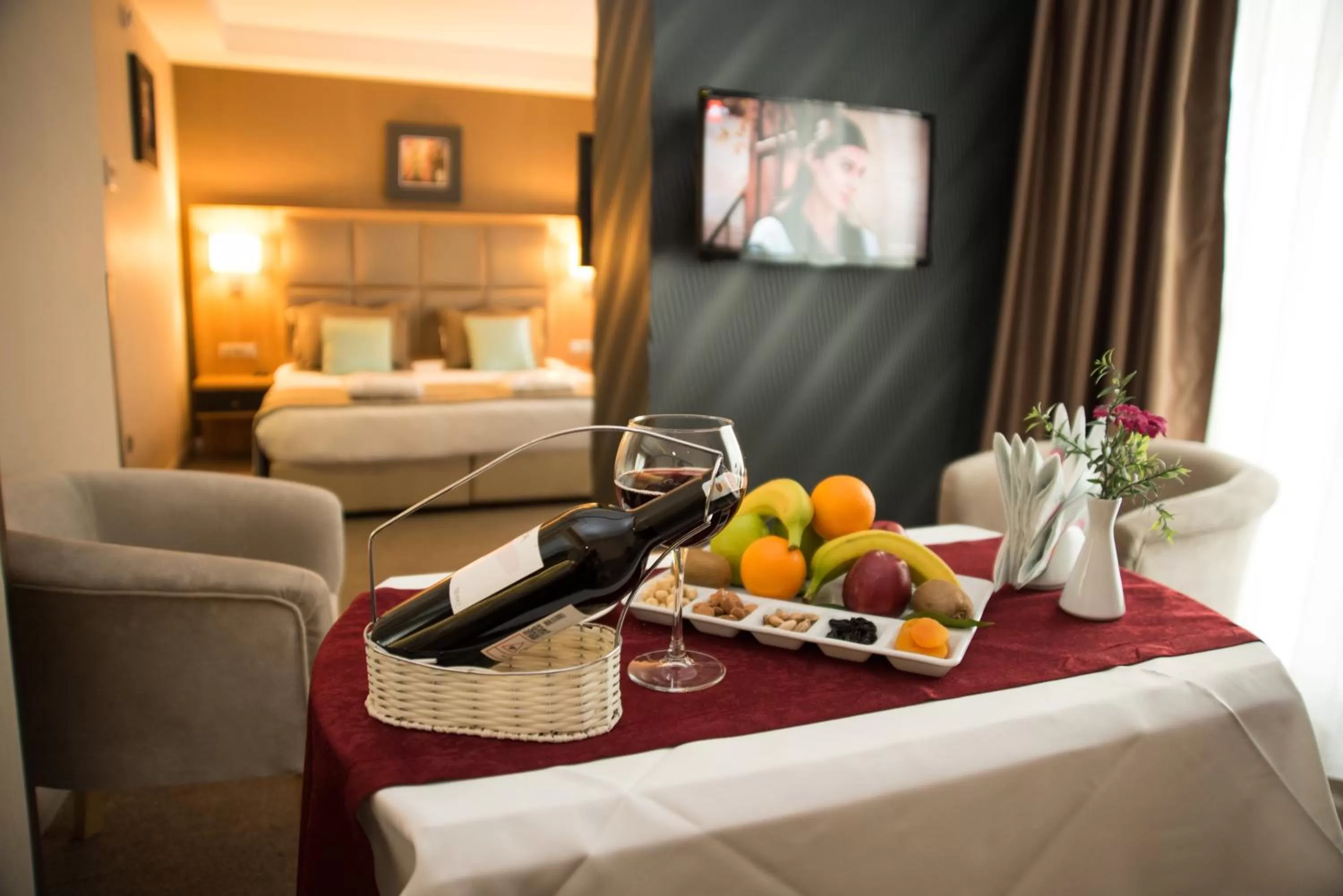 Living room, Bed in Efeler Hotel