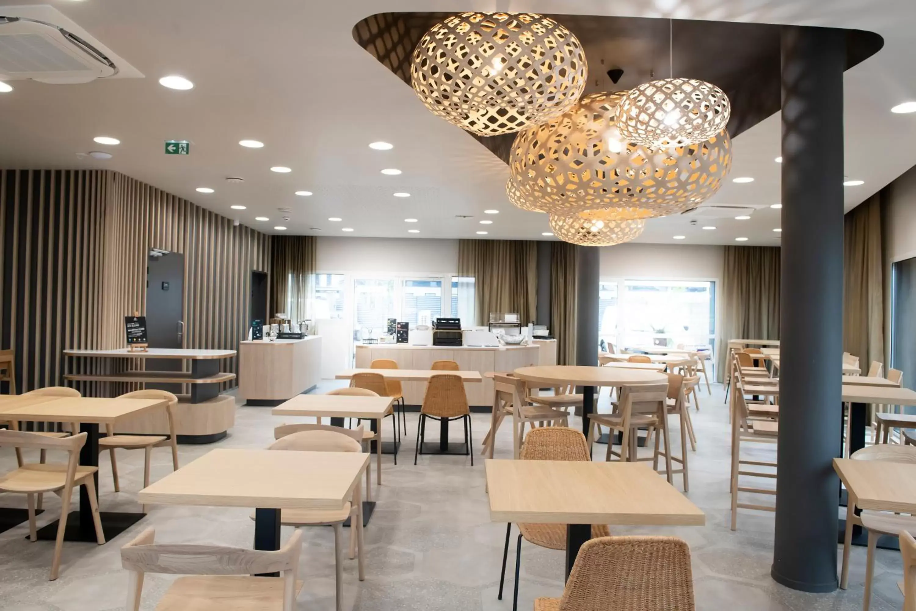 Breakfast, Restaurant/Places to Eat in Aparthotel & Spa Adagio Vannes