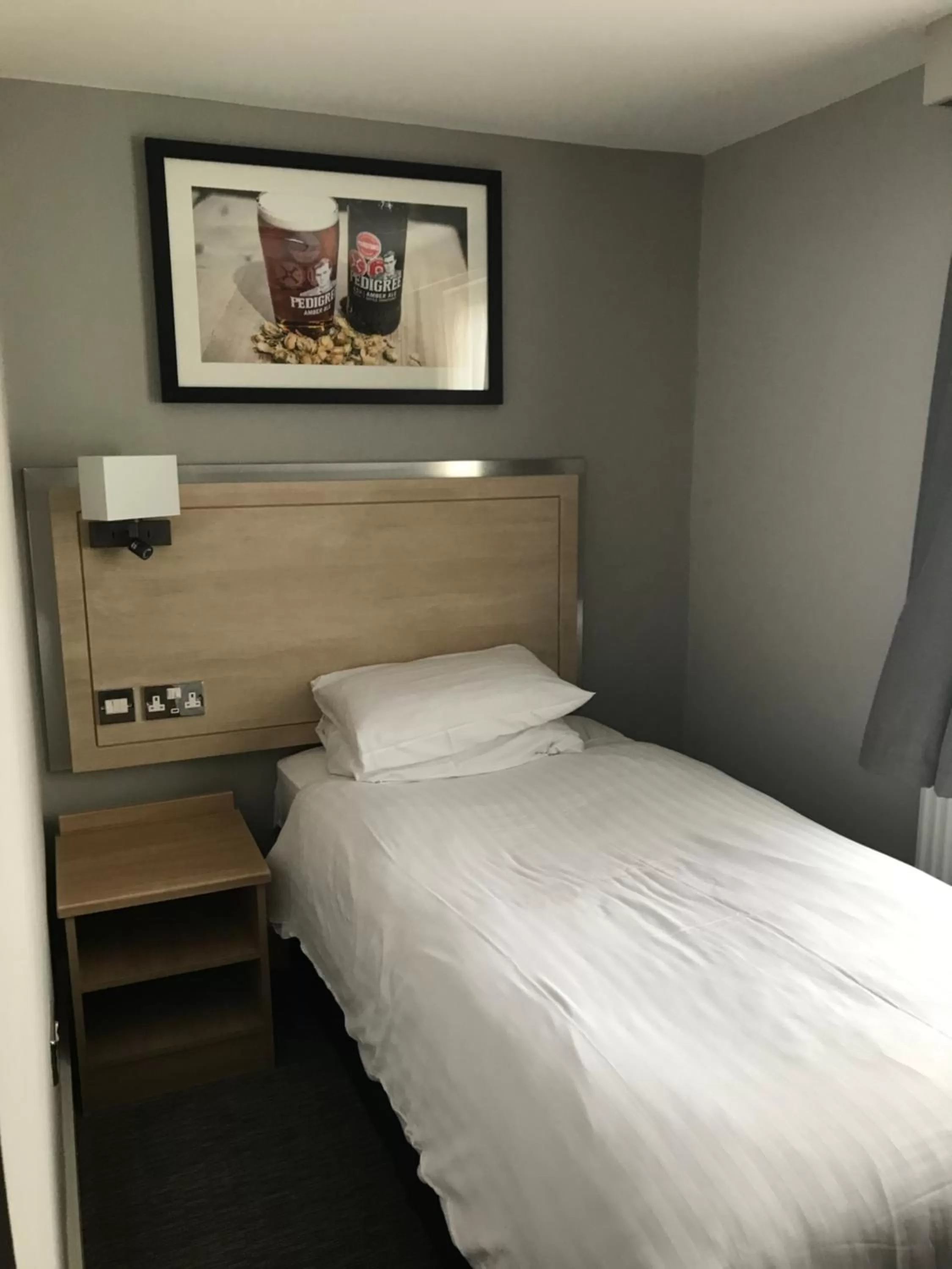 Bedroom, Bed in Crown, Droitwich by Marston's Inns