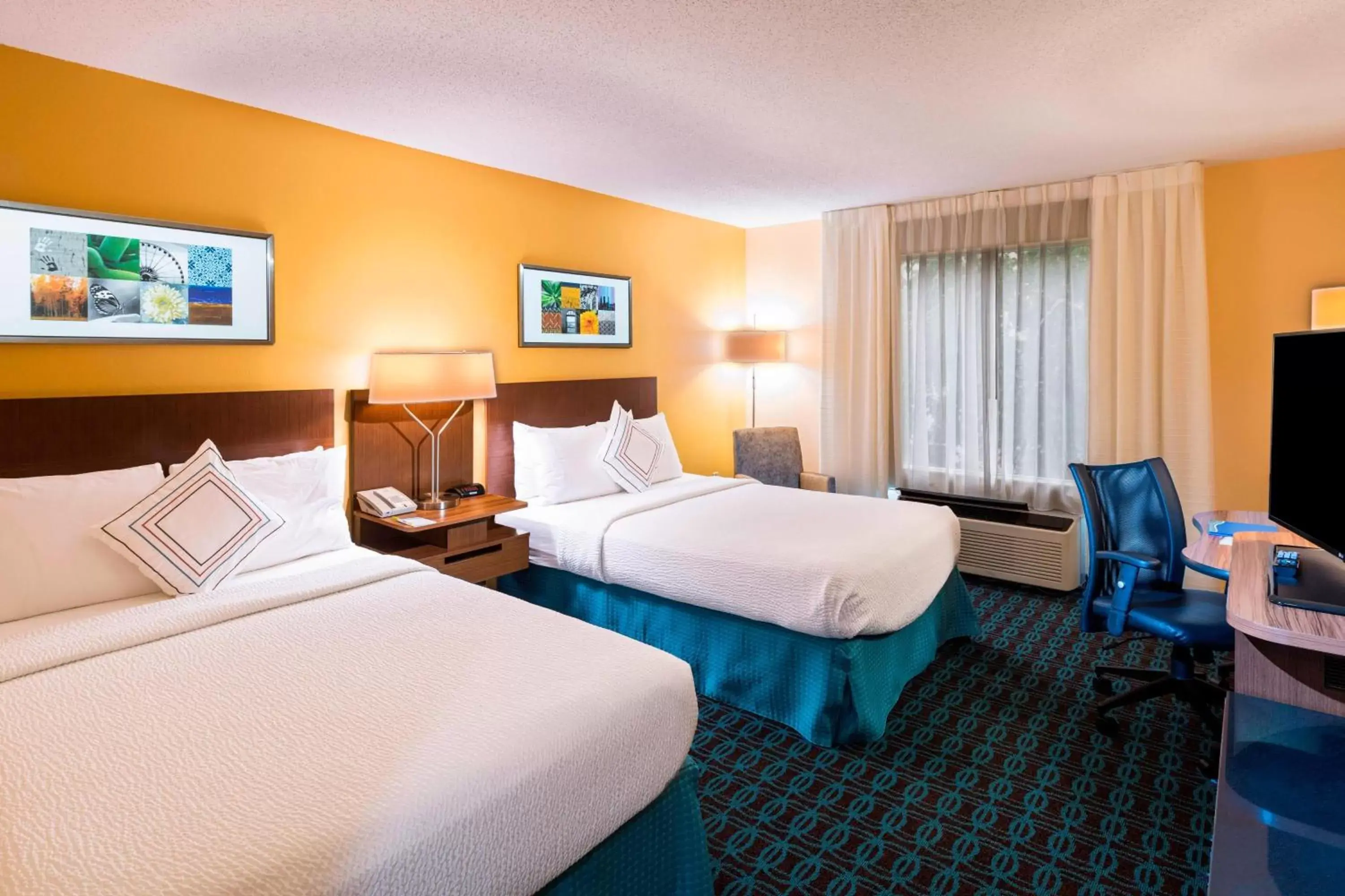 Photo of the whole room, Bed in Fairfield Inn & Suites by Marriott Atlanta Buckhead