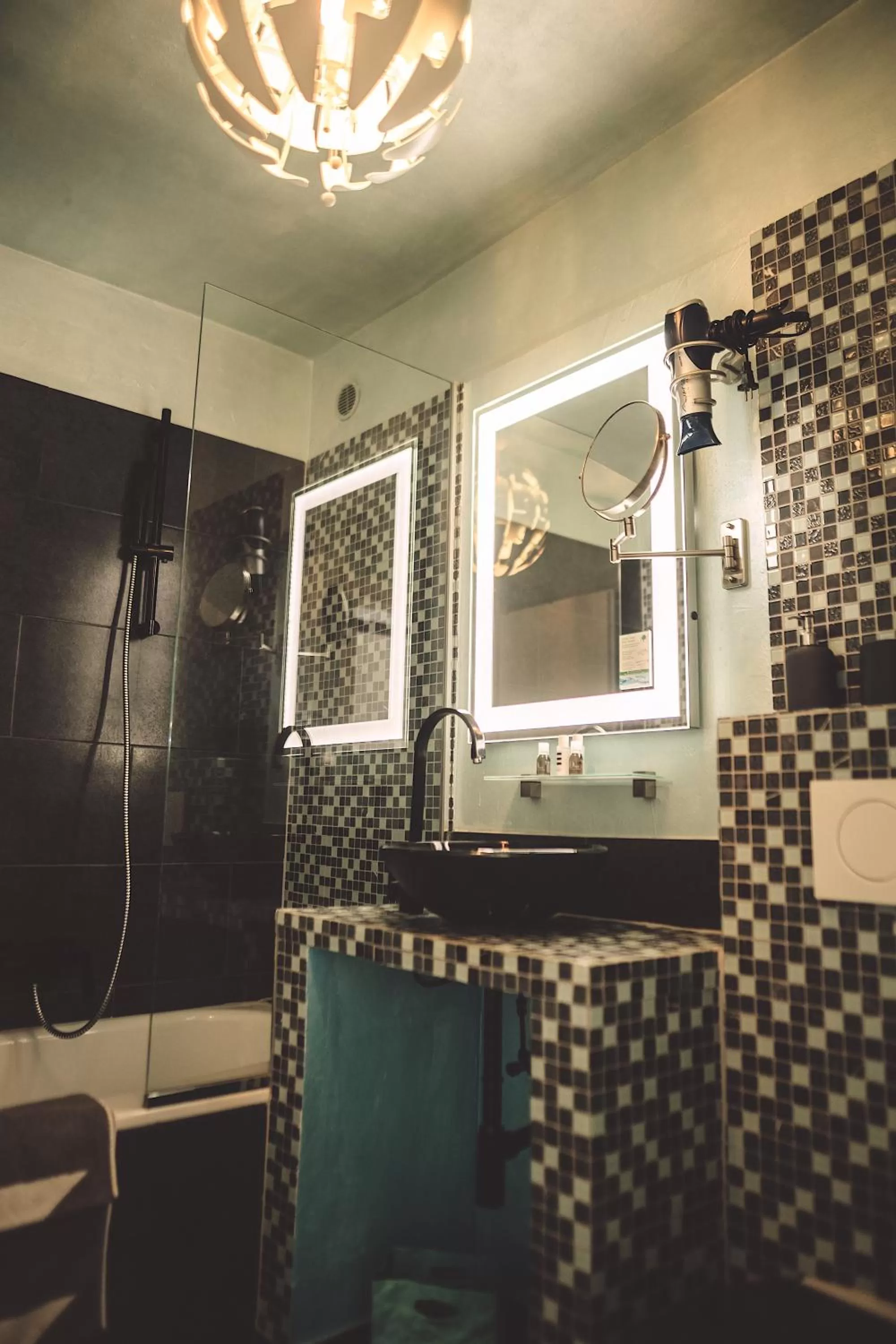 Shower in Das Hotel Stern, B&B KG - digital & contactless check-in