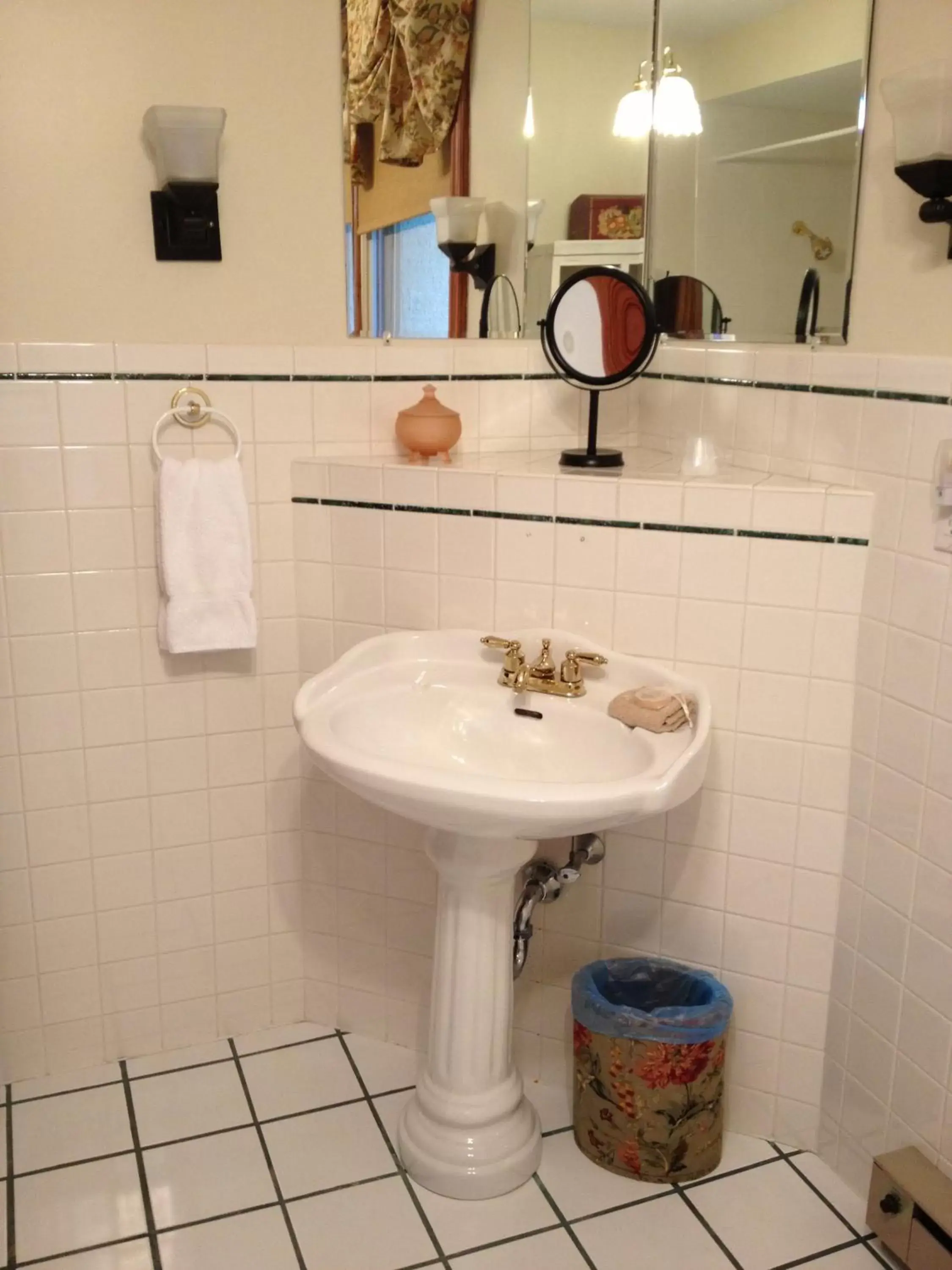 Bathroom in The Inn at Ragged Edge