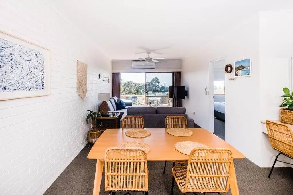 Dining Area in Mollymook Seascape Motel and Apartments