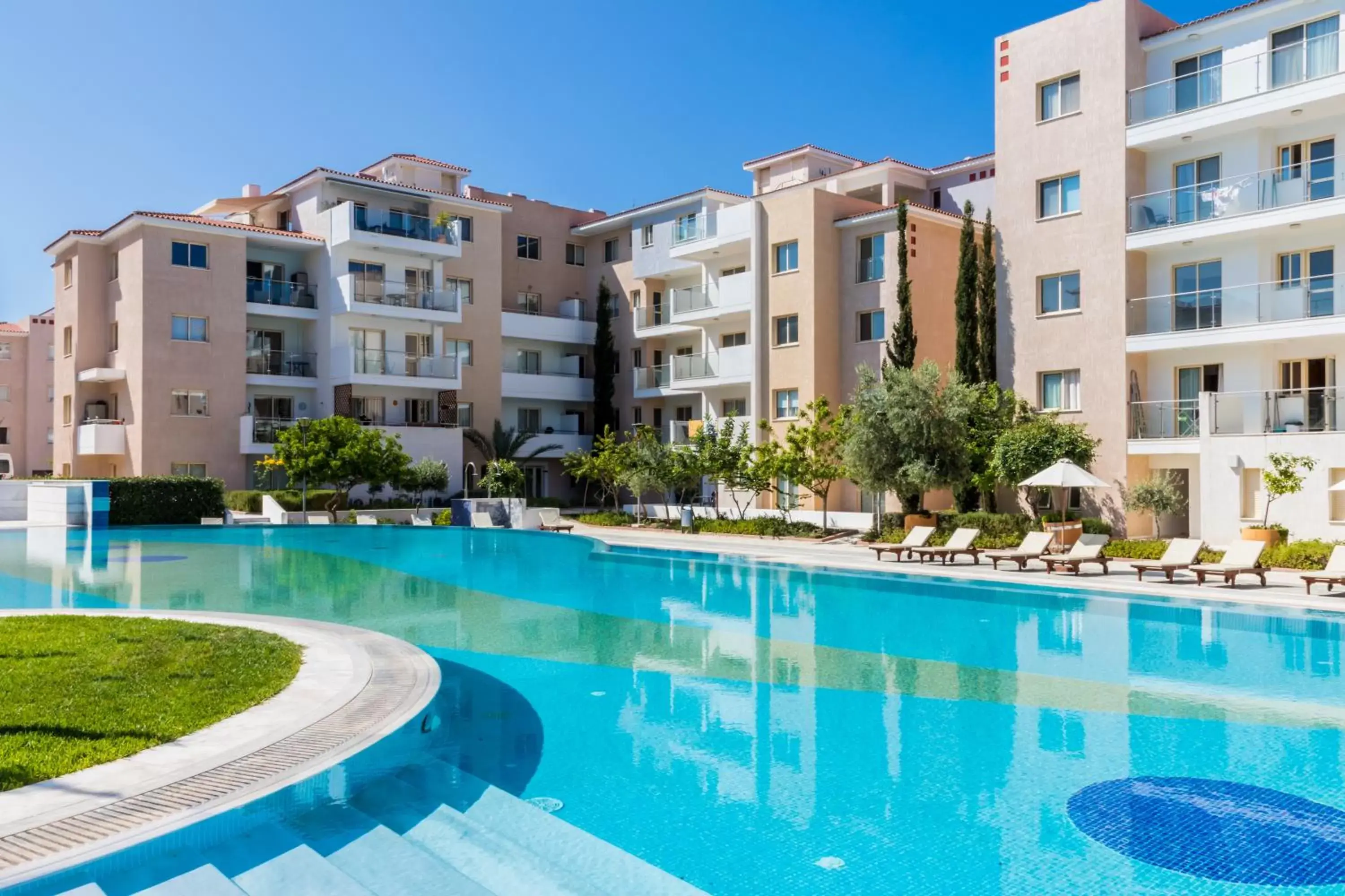 Property building, Swimming Pool in Elysia Park